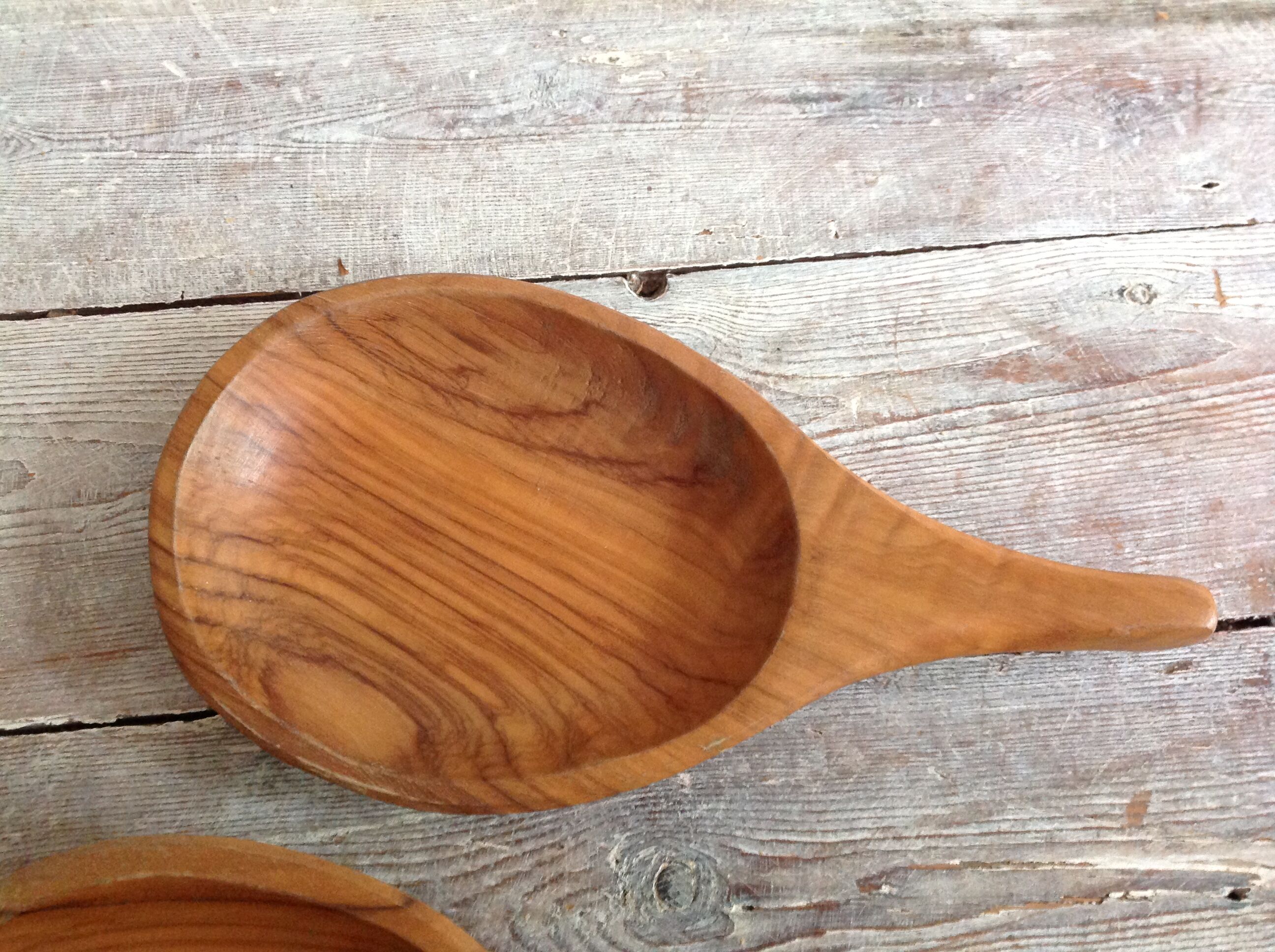 Duo of wooden dishes