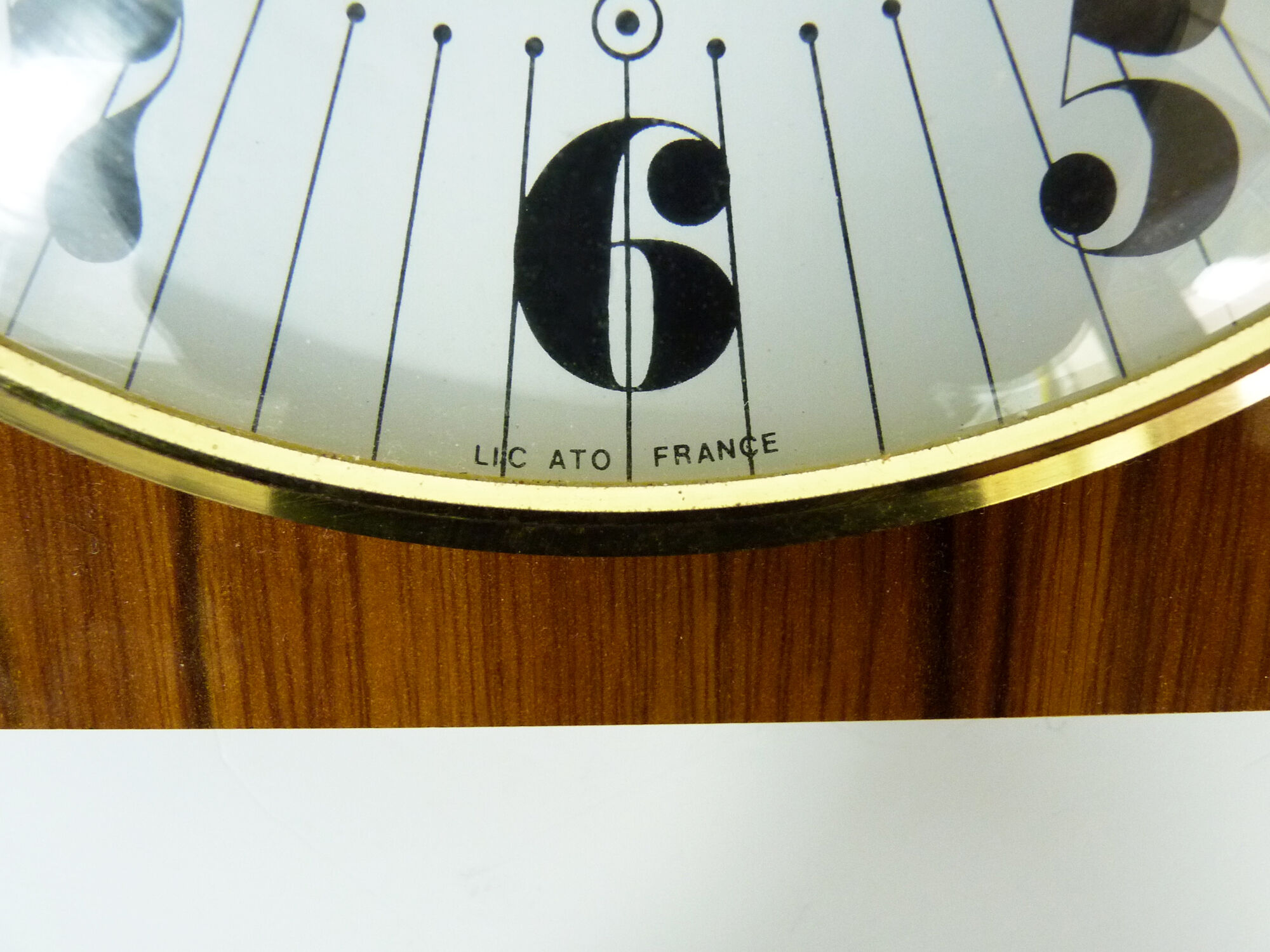 Jaz Electronic Lic Alto France clock in formica, bulging glass frame. Year 70