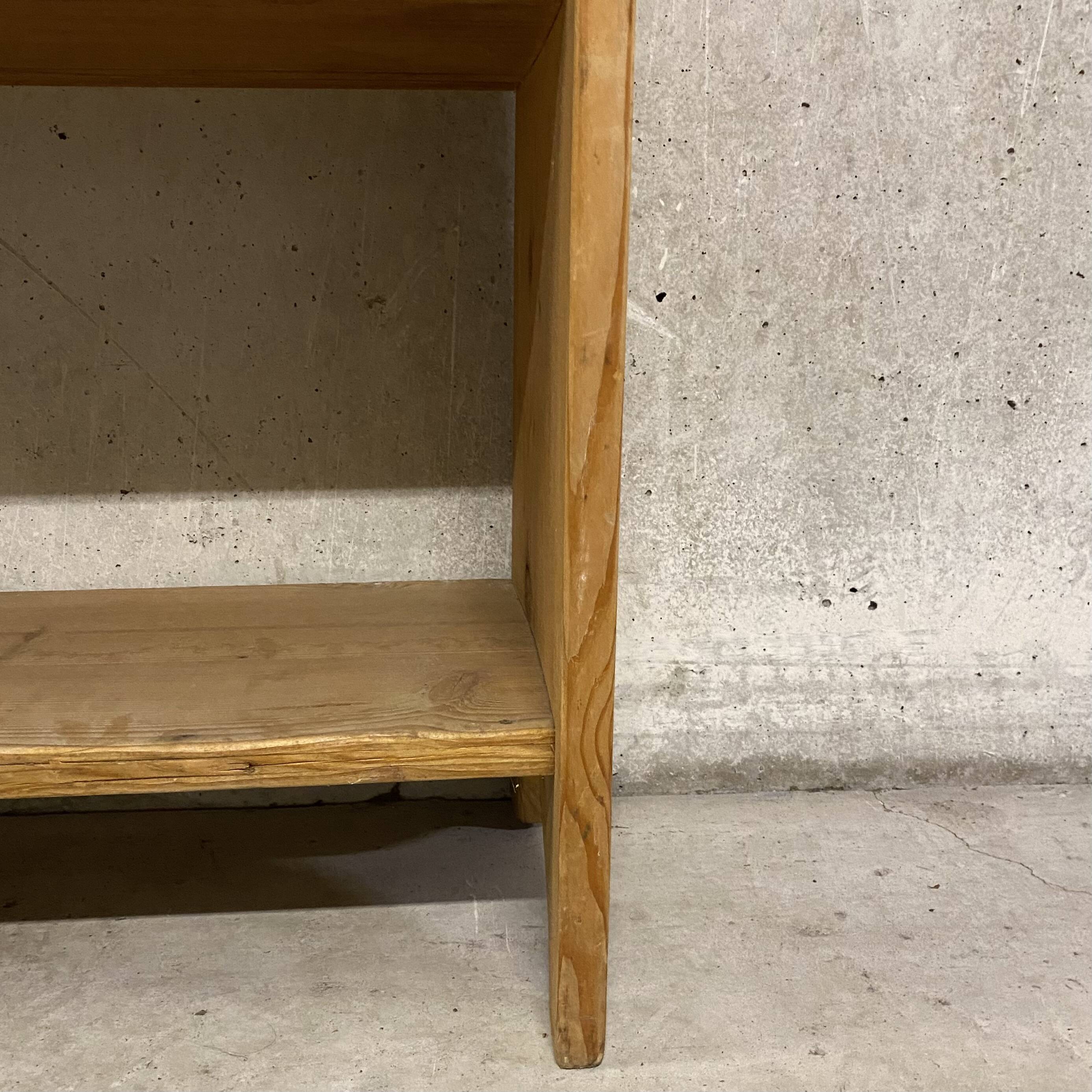 Etagère en bois brut