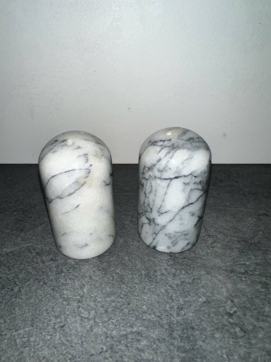 Salière et poivrière en marbre de Crrare