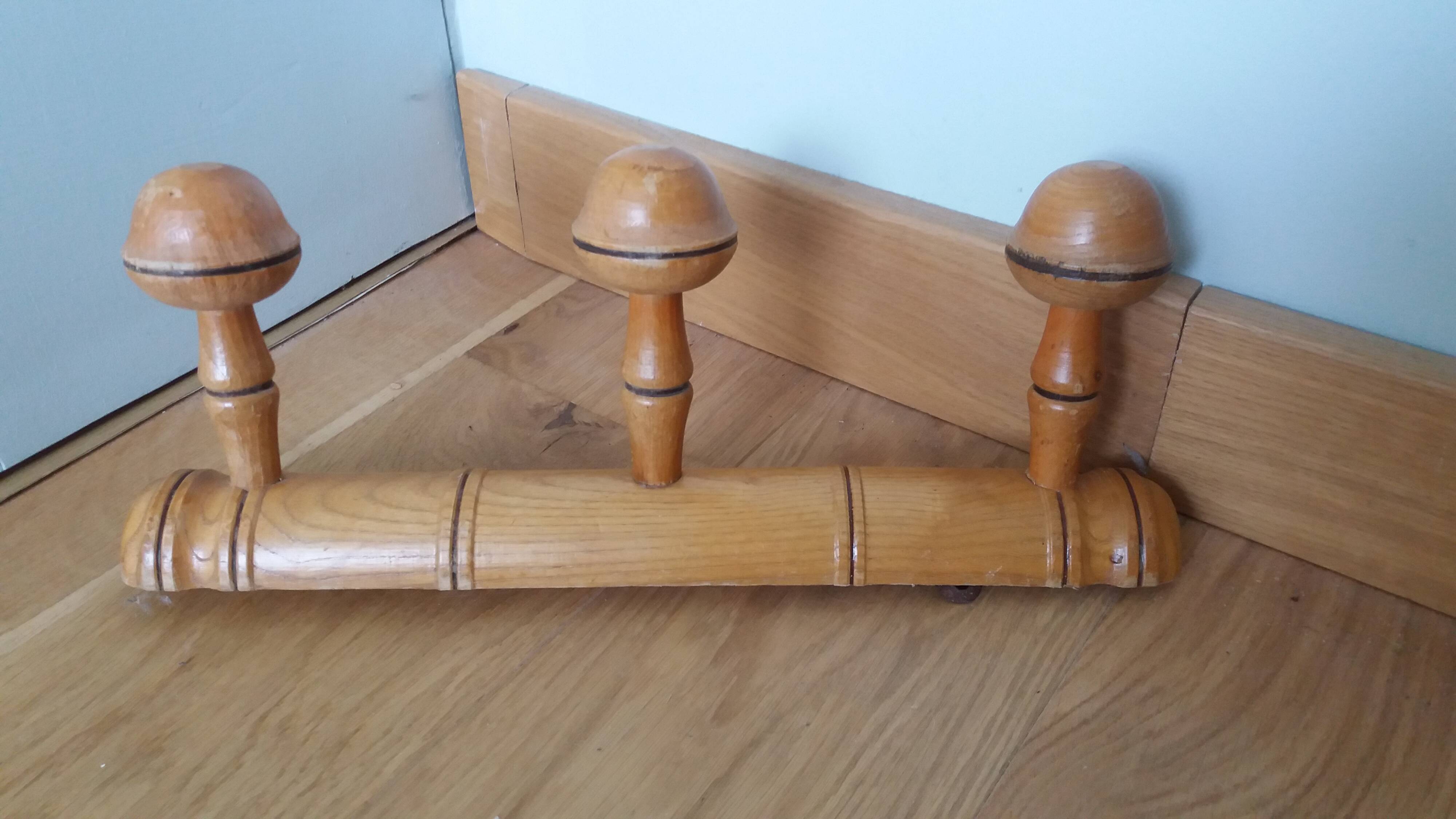 Porte manteau mural en bois façon bambou à 3 patères forme champignon