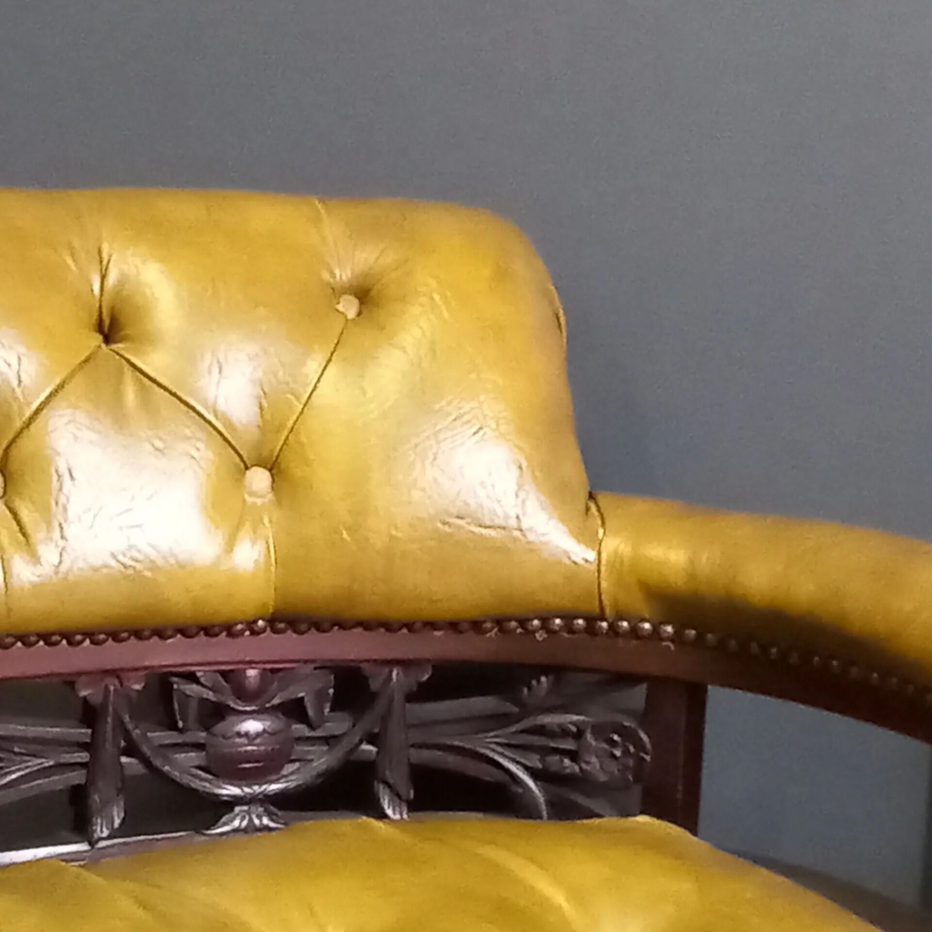 Victorian Chesterfield reading bench