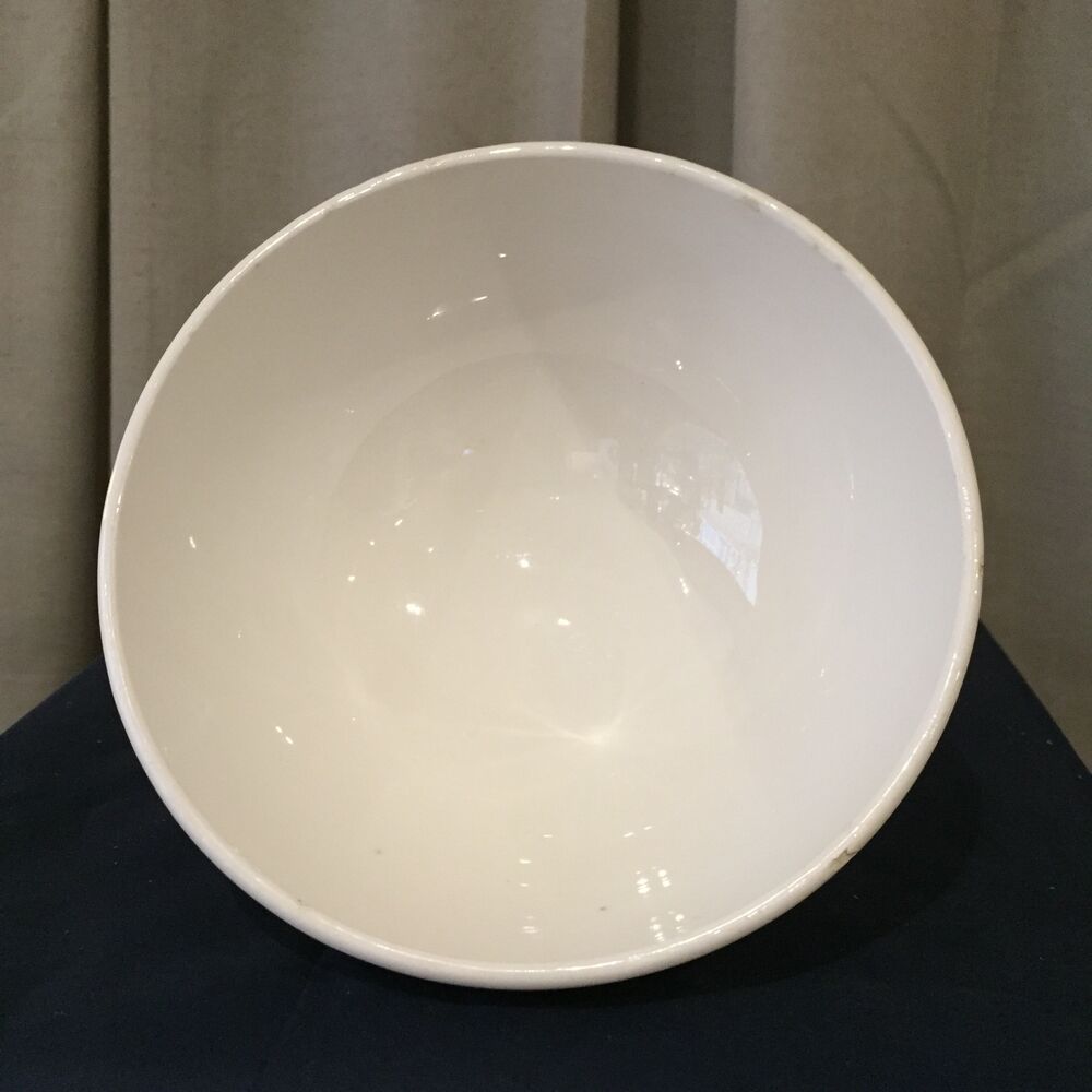 Duo of vintage bowls old white and brown
