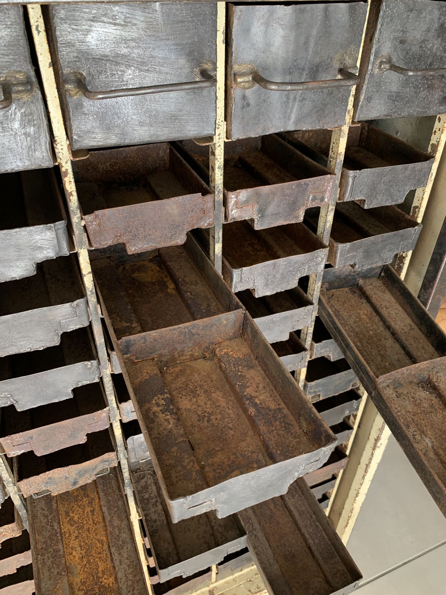 Industrial workshop furniture with metal drawers