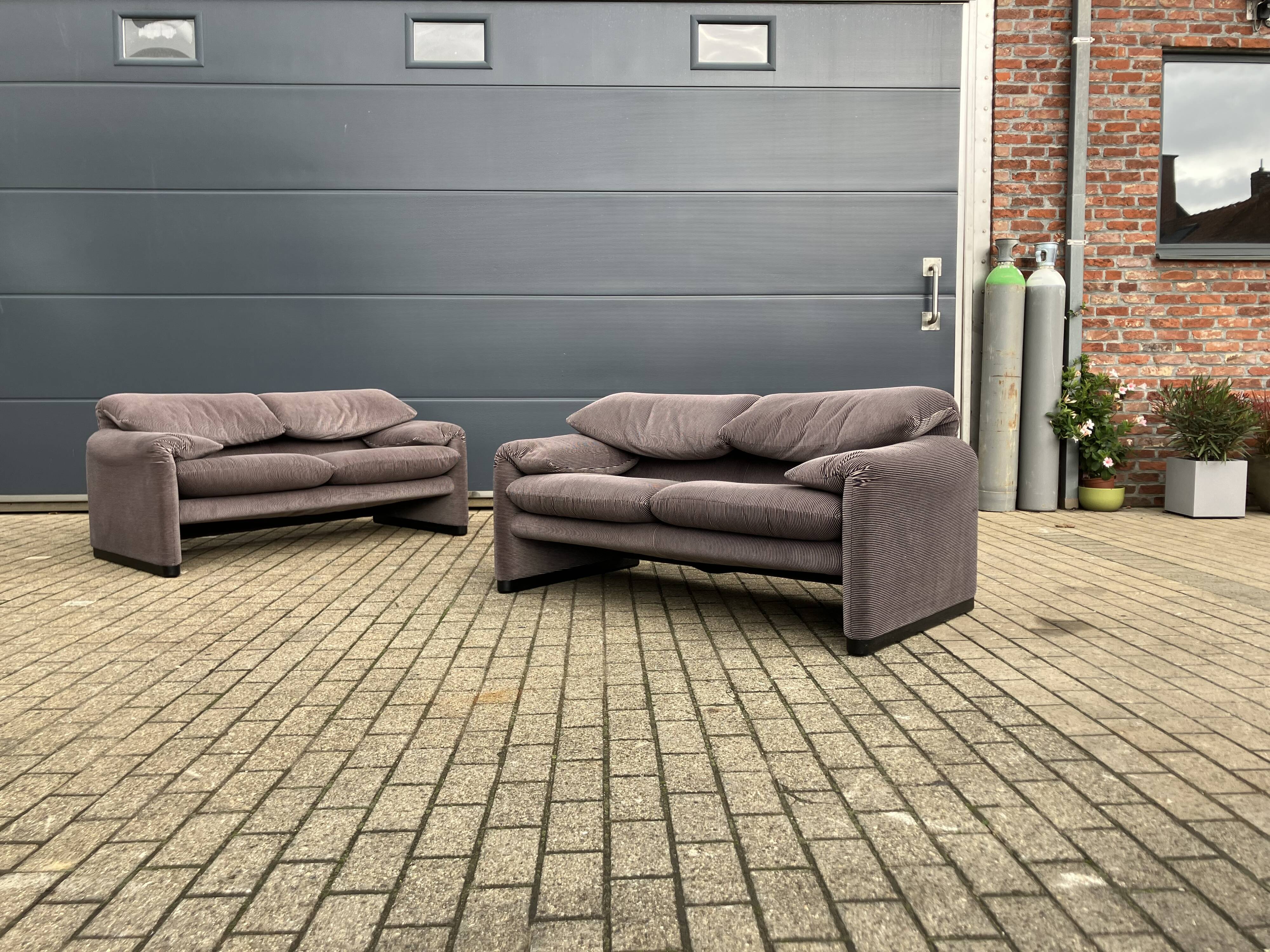 2x Cassina Maralunga 2zit original ribble fabric