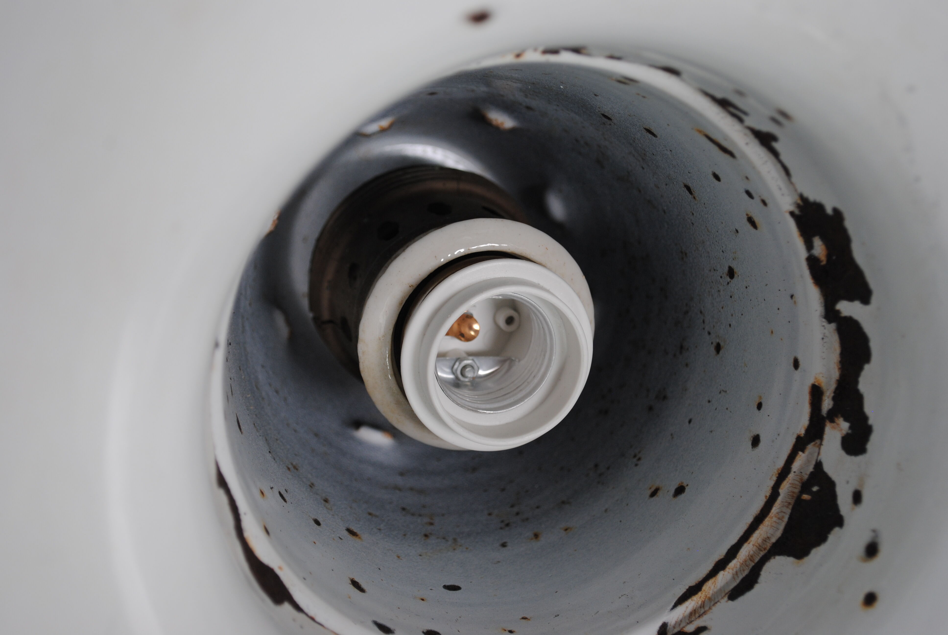 Enamelled industrial hanging