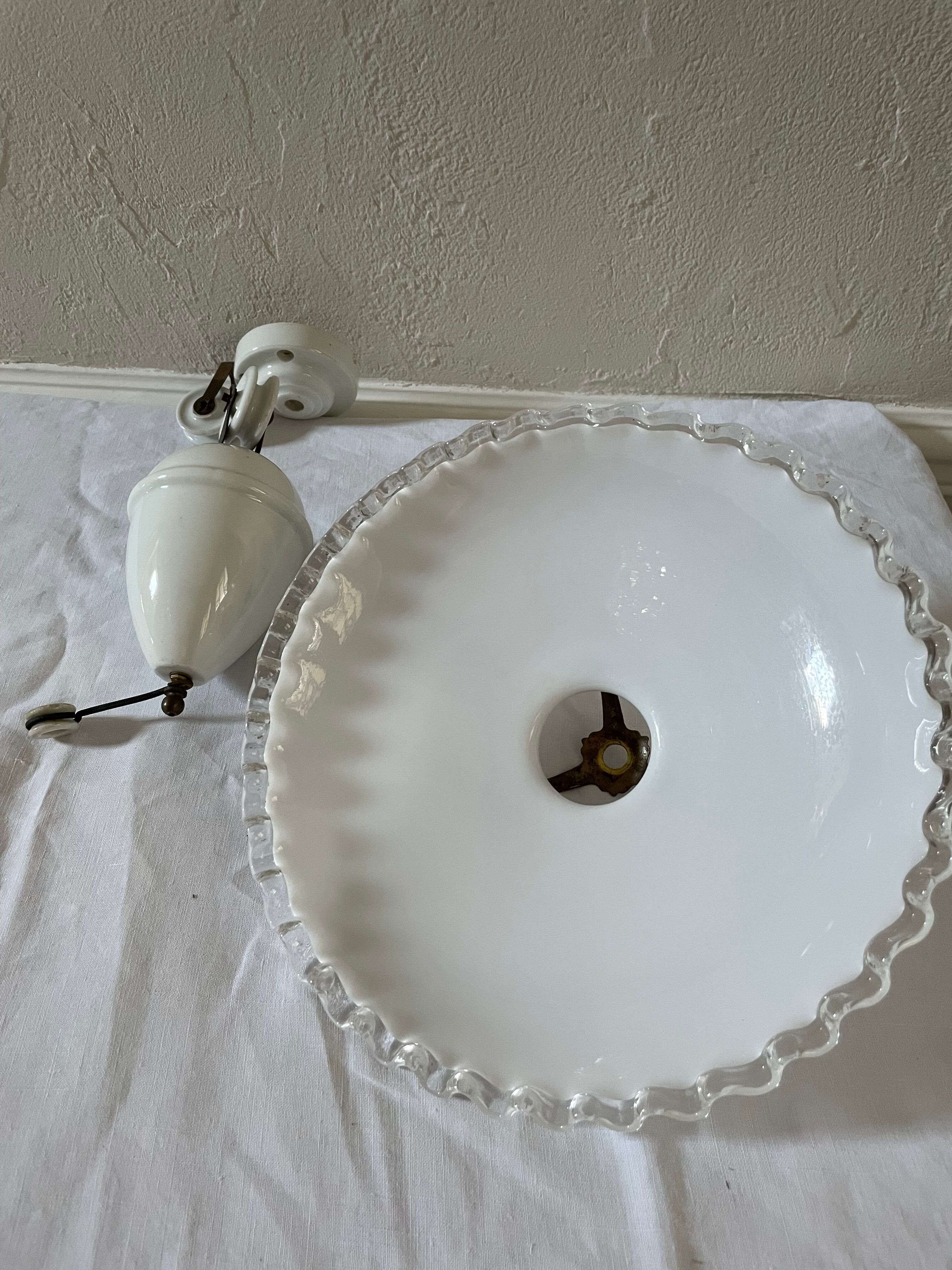 Opaline suspension with counterweight