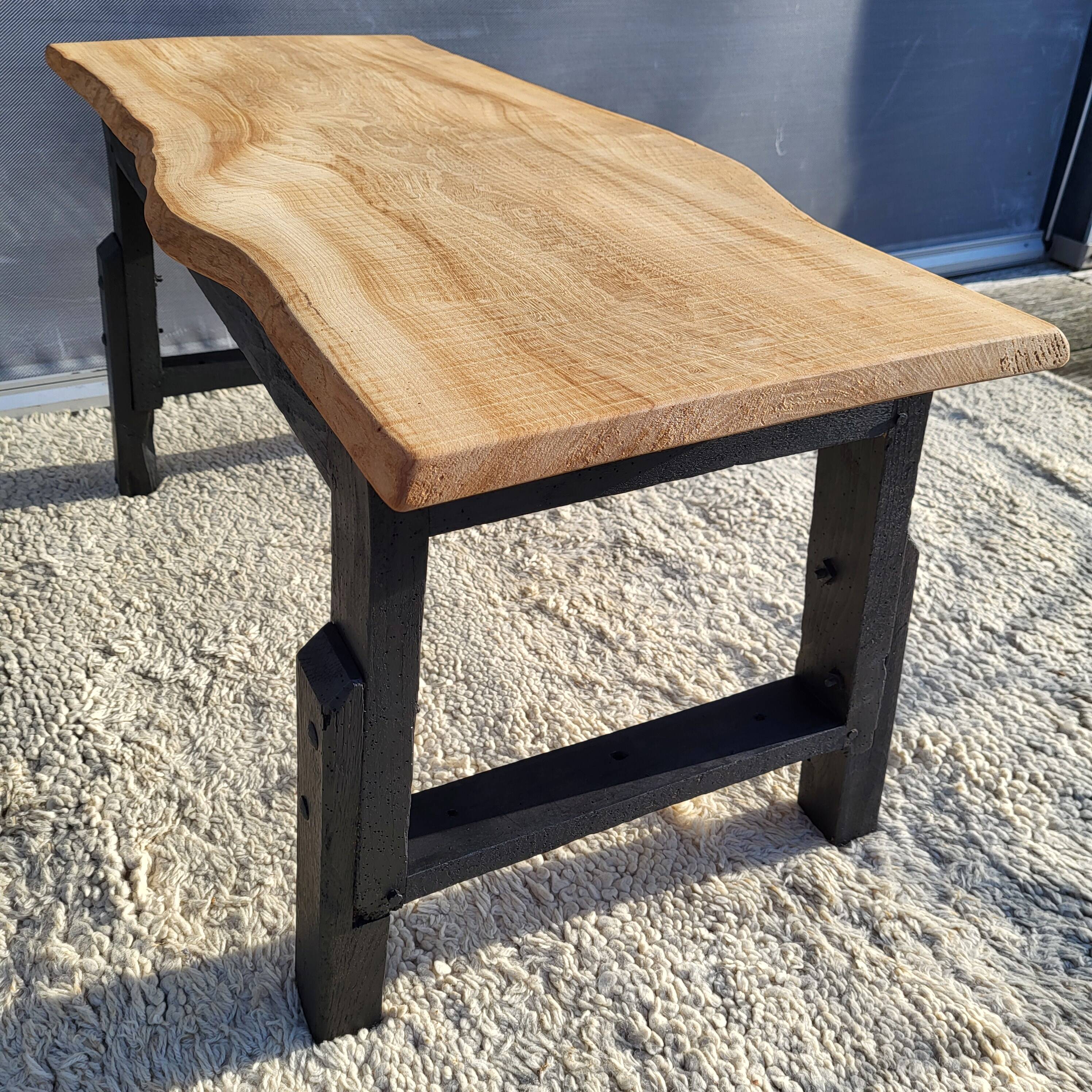 Bicolour coffee table in solid oak with 19th-century legs • Unique piece "Raw"
