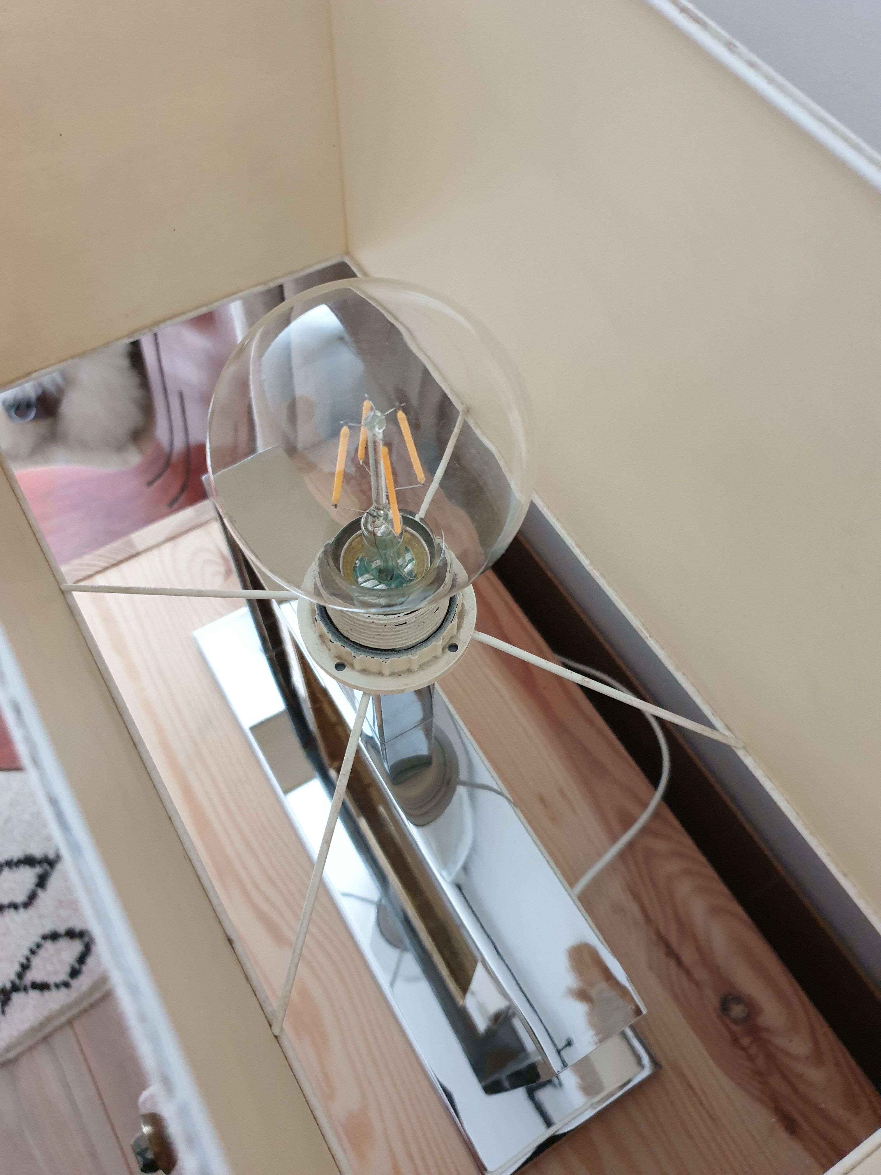 Bi-metal lamp with white lampshade