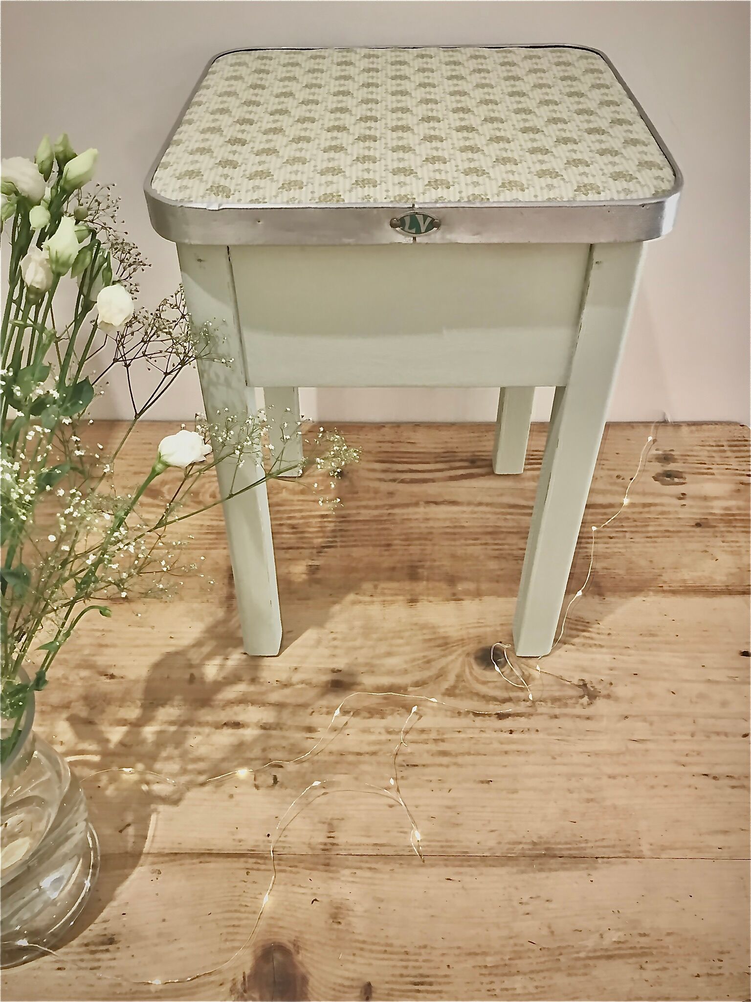 Almond green vintage wax ingtab