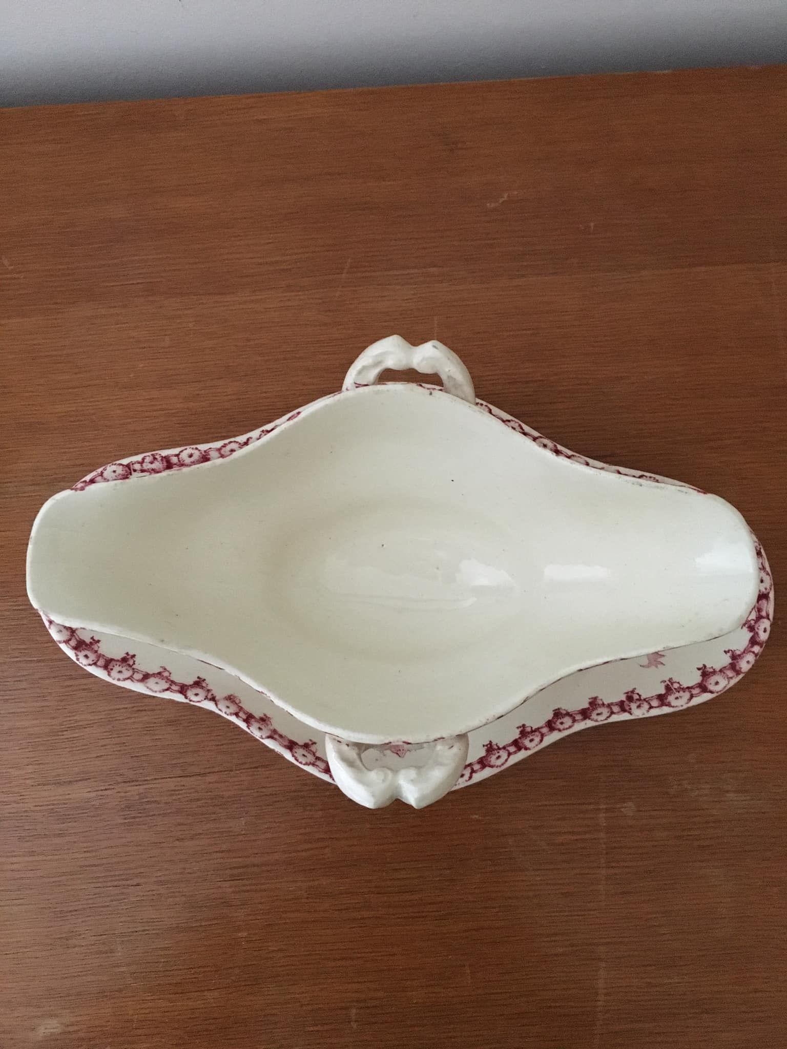 Sauce boat in opaque porcelain by gien, model "thistles". old pink color.