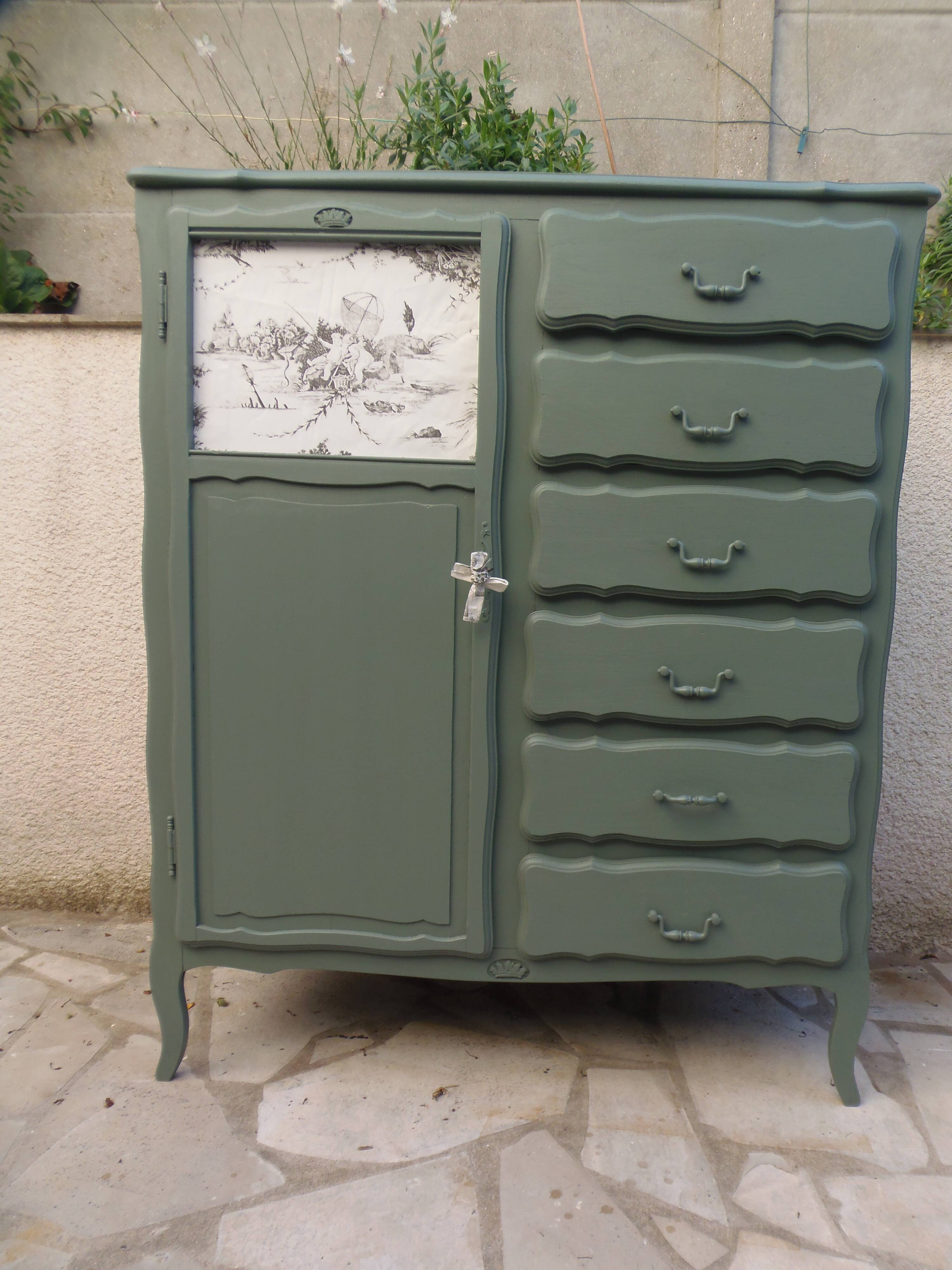 Armoire ancienne Green Smoke – Toile de Jouy .