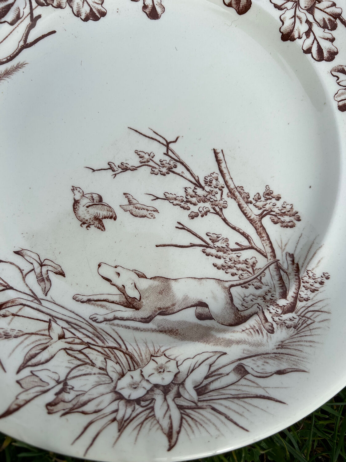 Set of 12 earthenware dinner plates, Hunting pattern