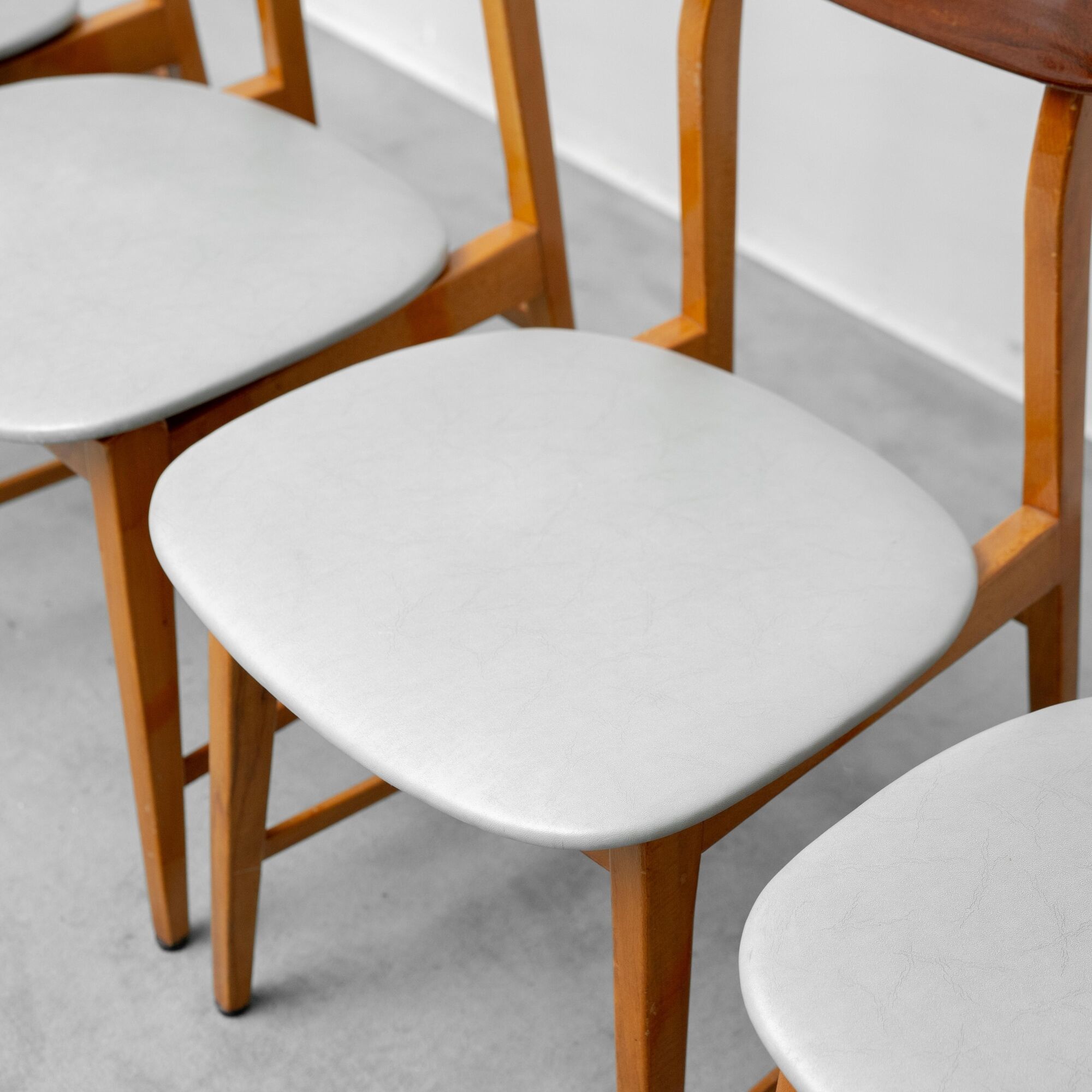 Vintage dining table set with 6 wooden chairs from the 1960s modernism
