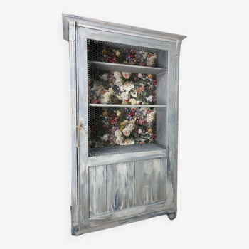 Shelf / flea market display case with net