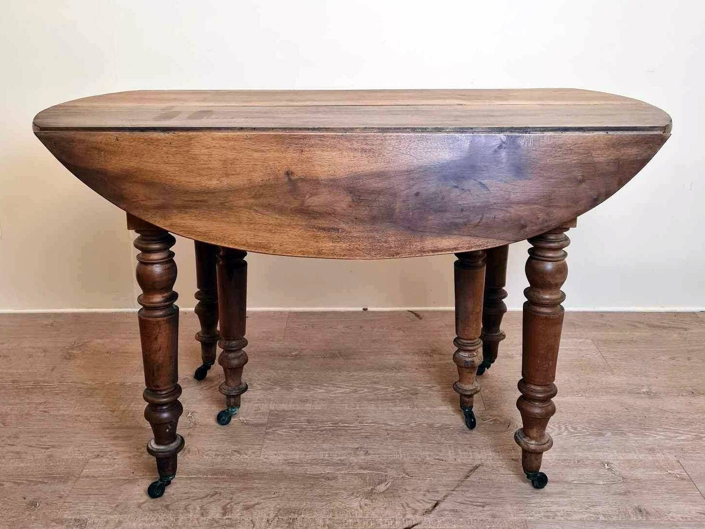 Louis Philippe period 6-legged extending table in solid walnut