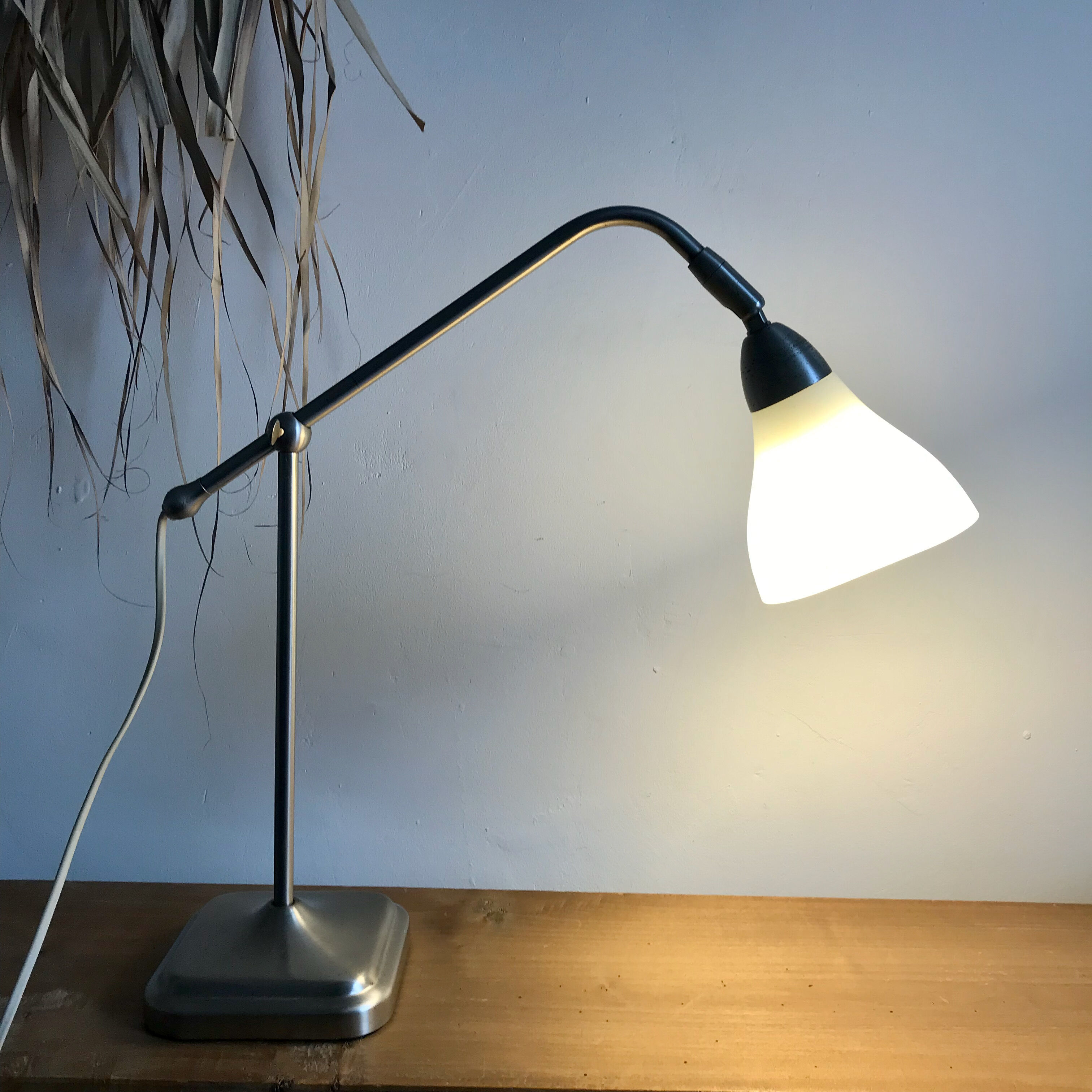 Metal and opaline desk lamp