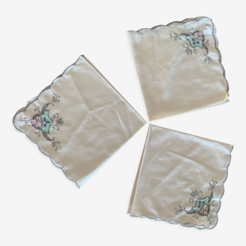 Lot 3 vintage towels embroidery
