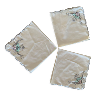 Lot 3 serviettes vintages broderies