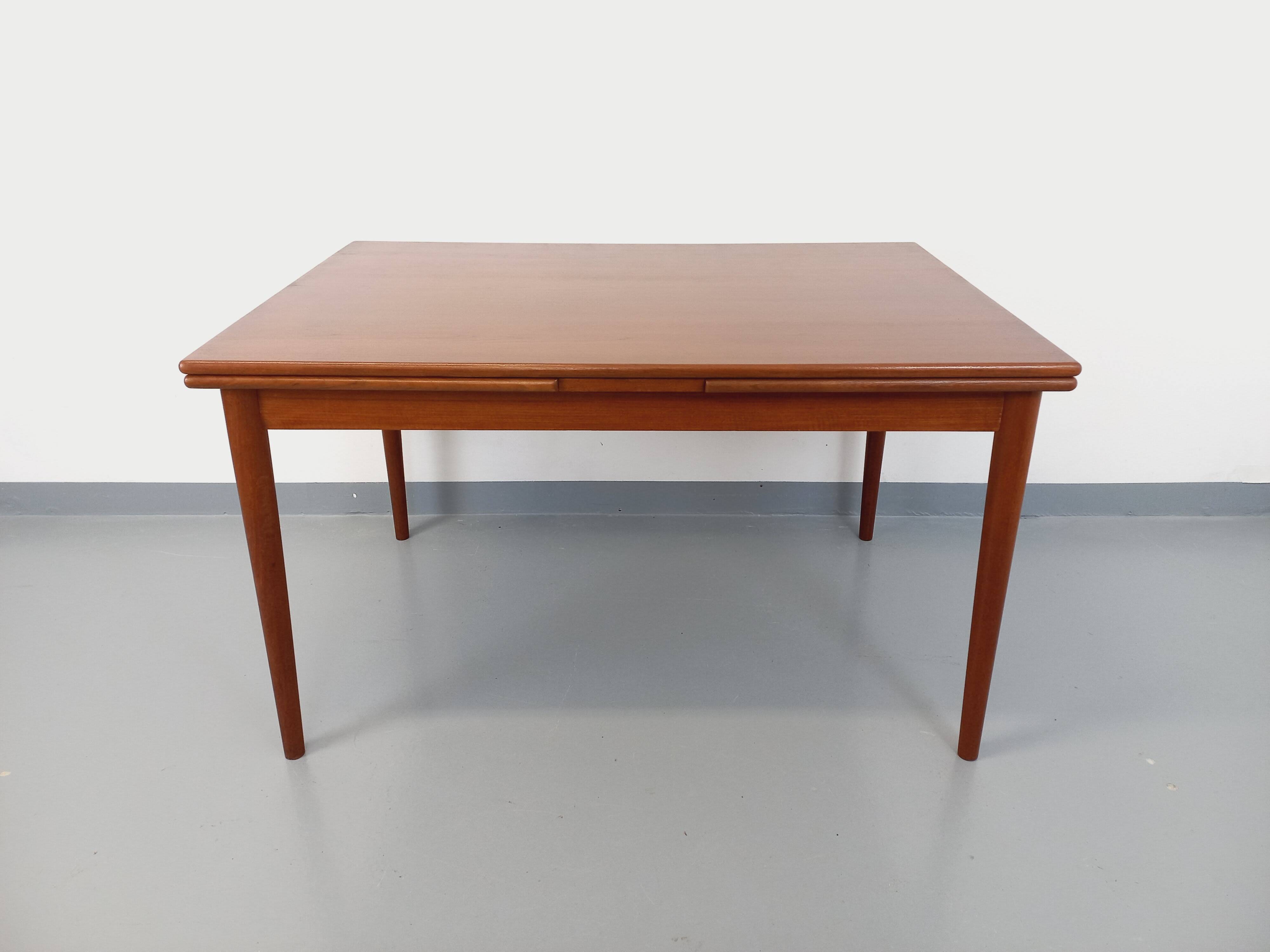 Table à manger en teck avec rallonges de style scandinave, années 50 60