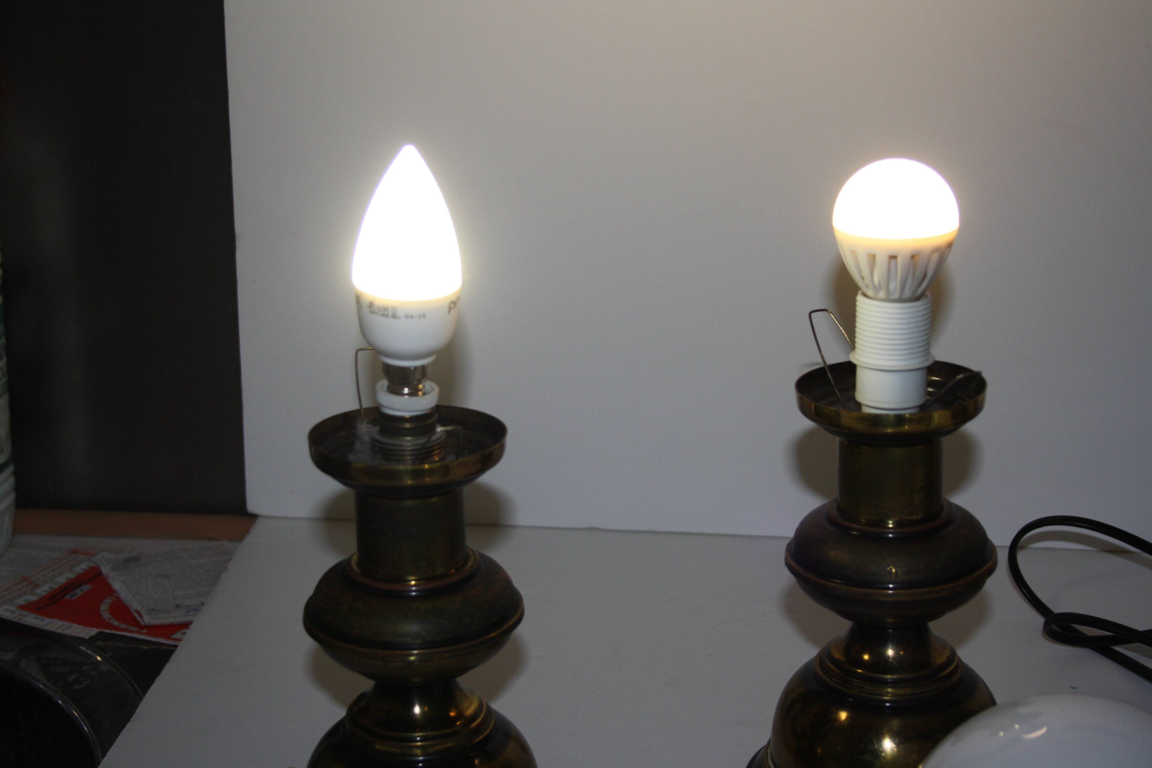 Paire de lampes de chevet en métal