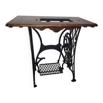 Sewing machine foot - Side table