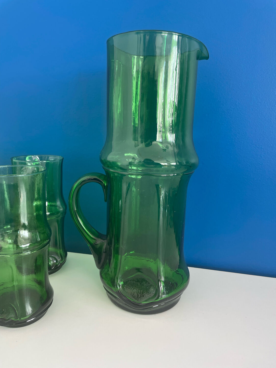 Service a eau carafe et verre vert vintage