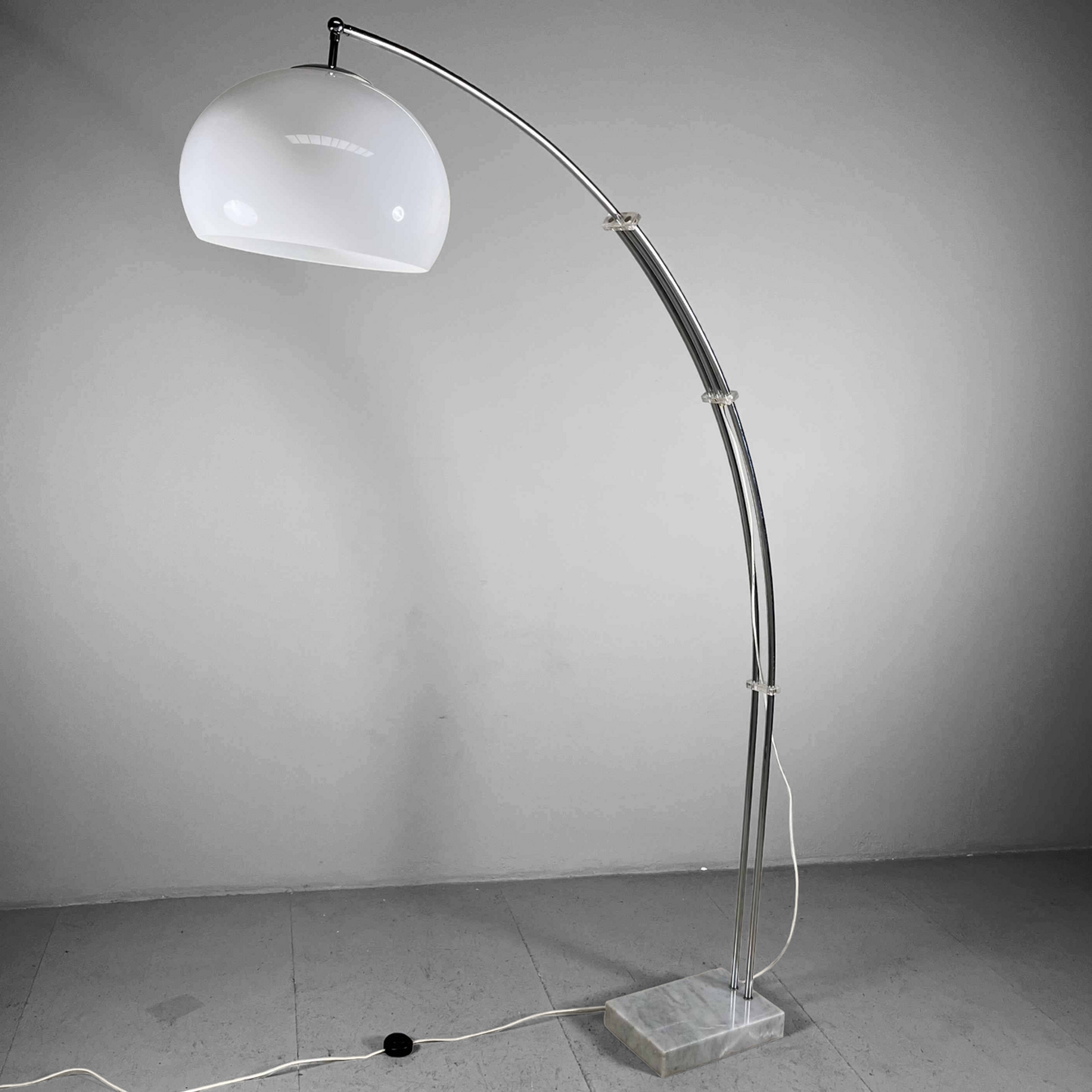 Harvey Guzzini floor lamp Arch with marble base, Italy, 1970