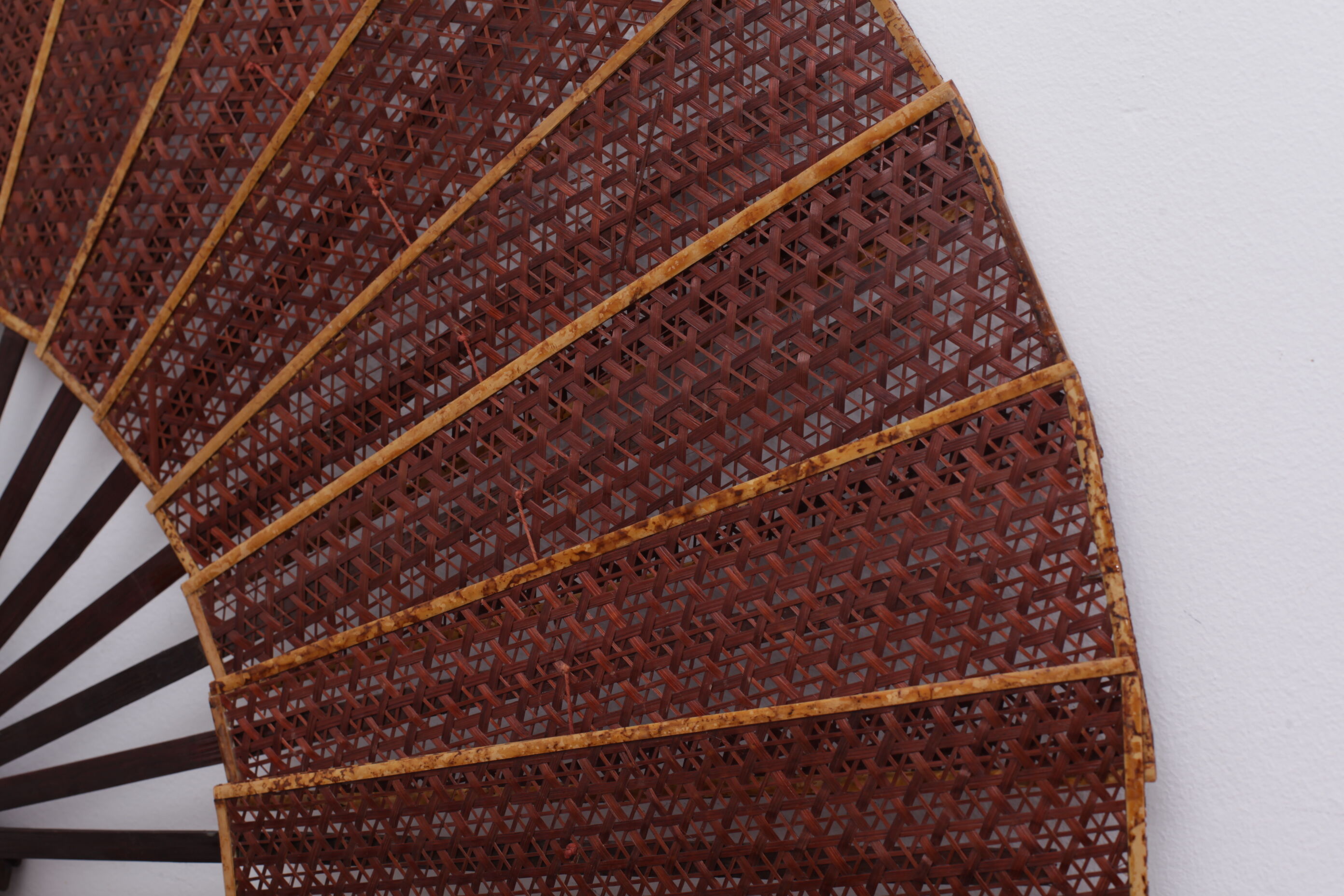 Fan in dark cannage 113 cm