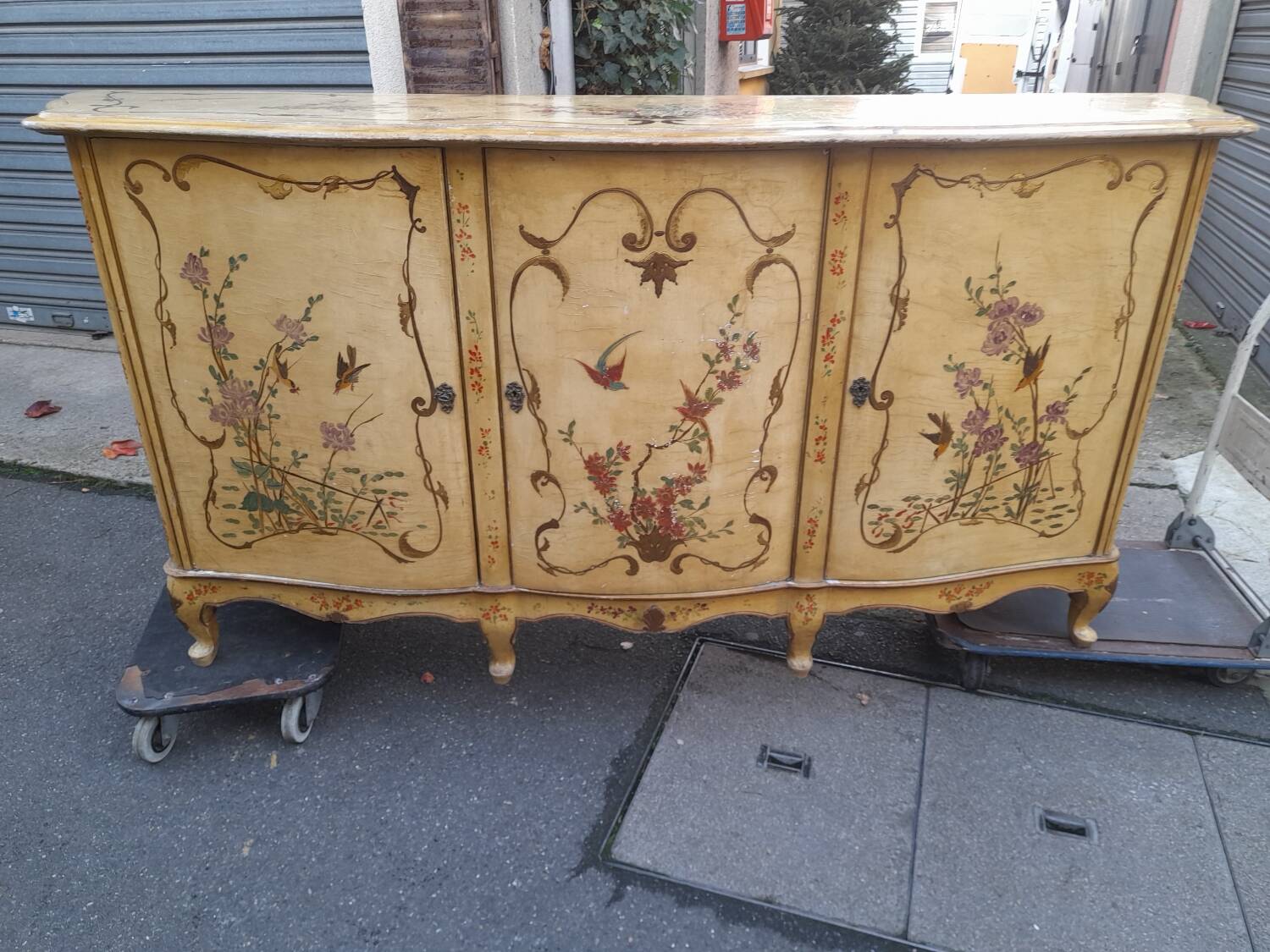 Venetian style lacquered 3-door sideboard