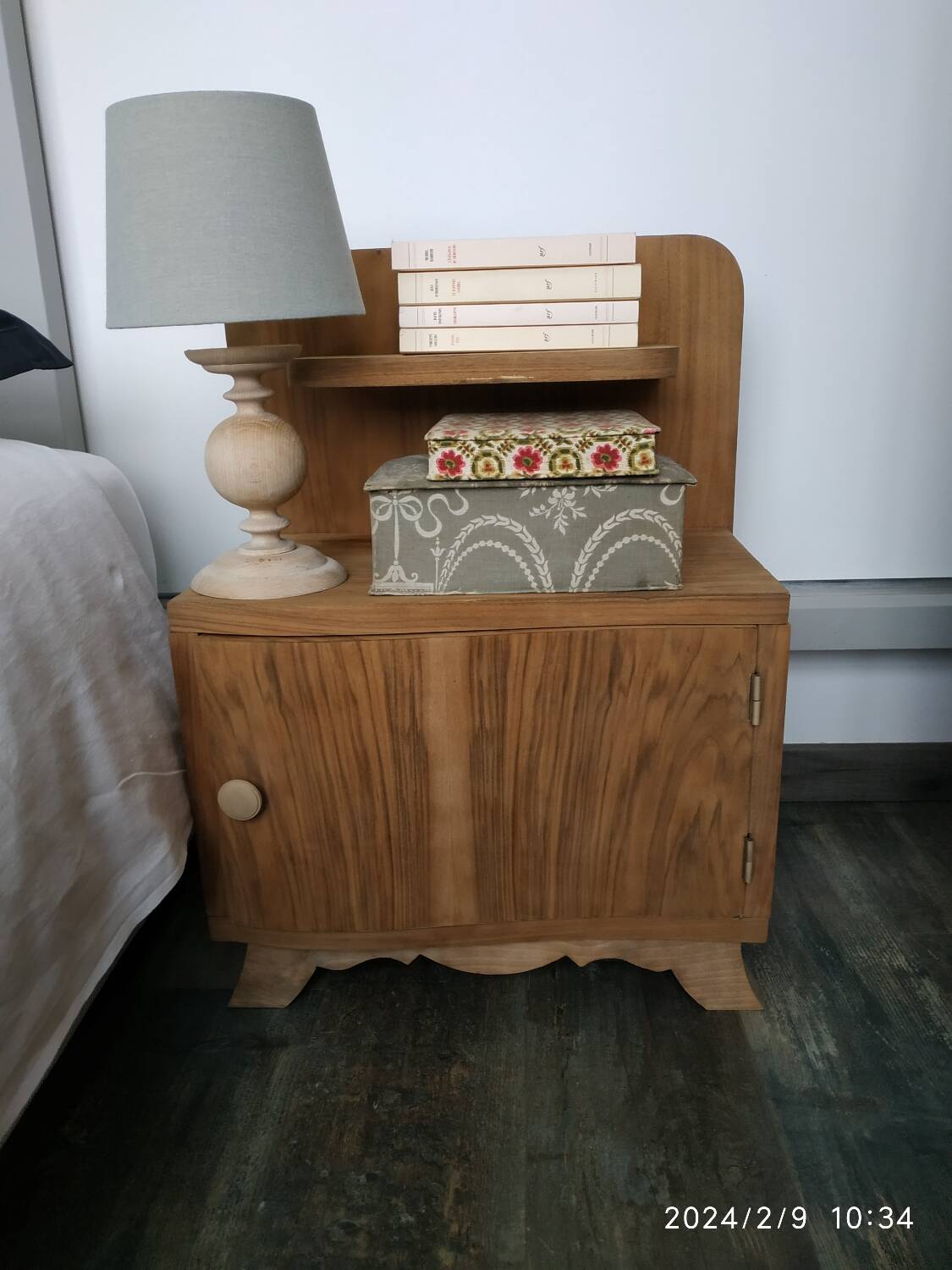 Art deco bedside