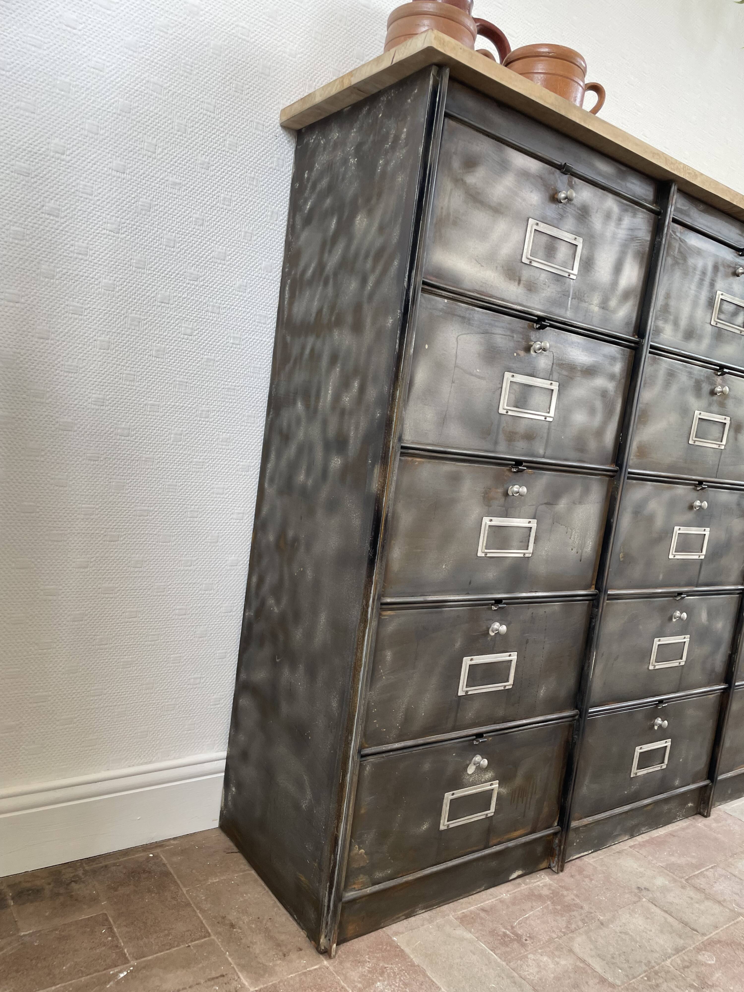 Renovated metal furniture with 15 roneo flaps.