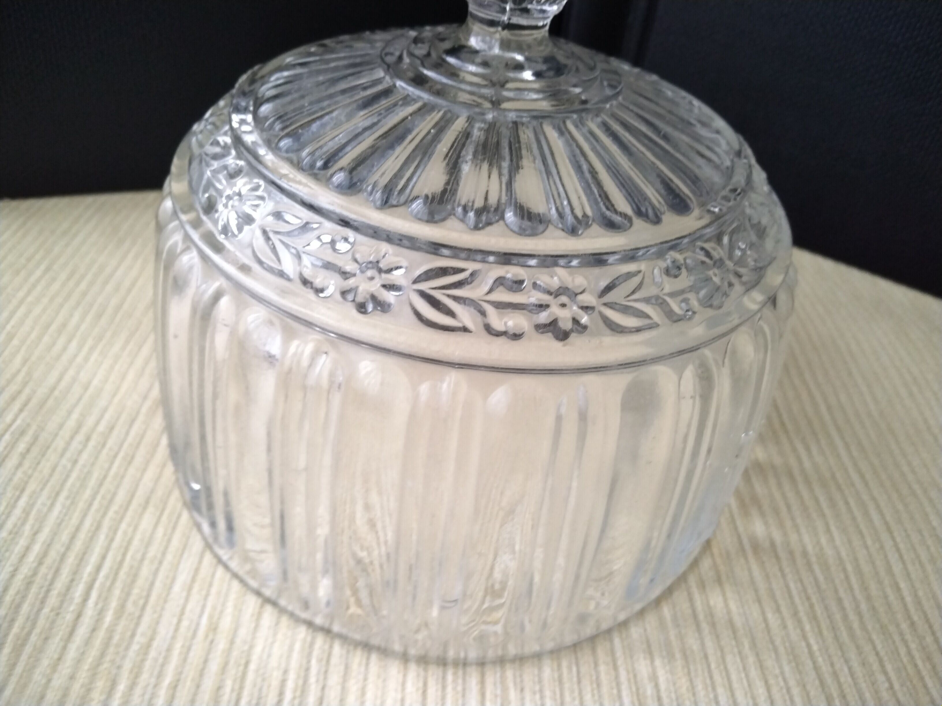 Cheese bell made of moulded pressed glass