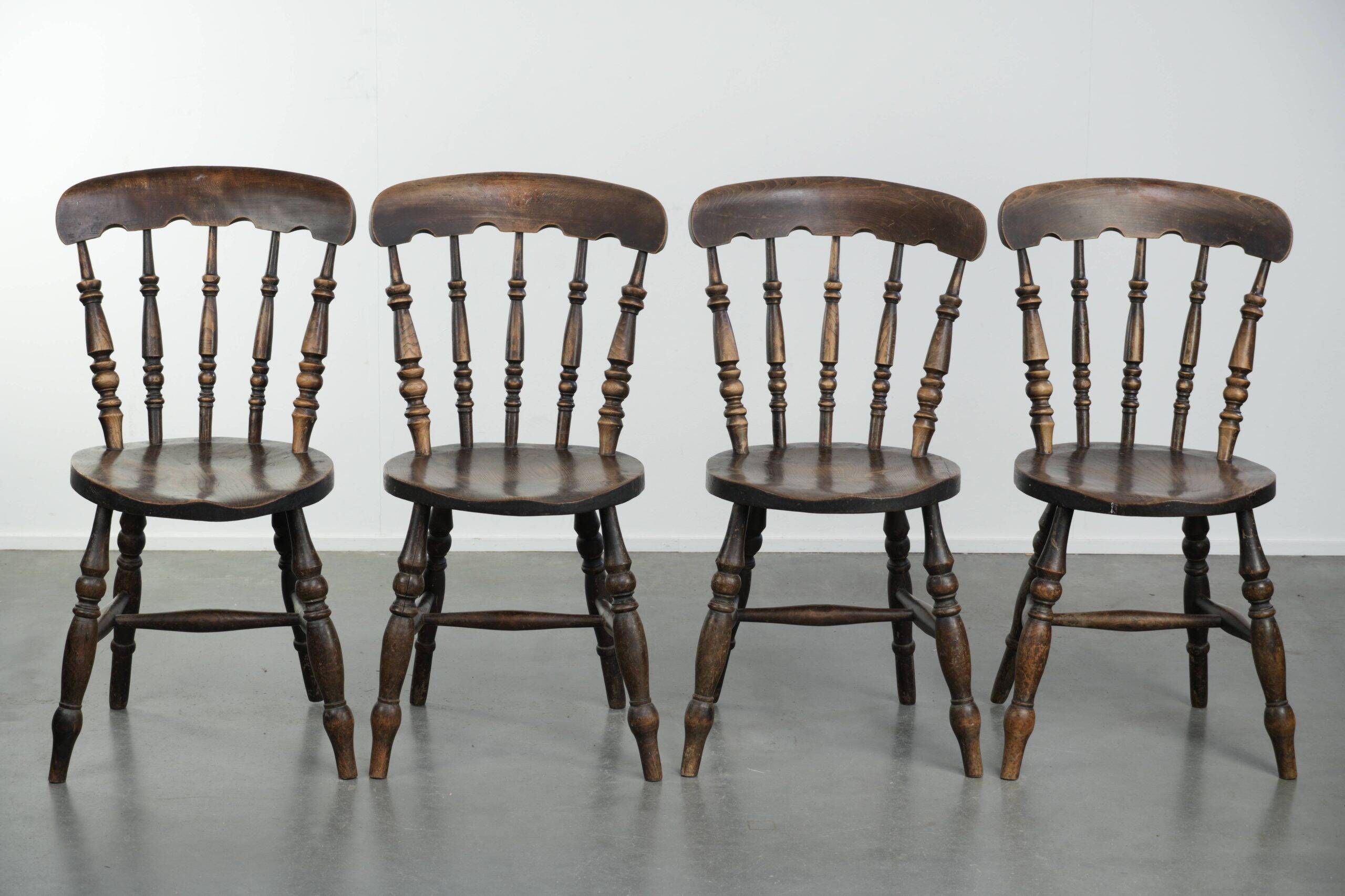 Set of 4 antique English wooden Windsor pub/bistro chairs from 19th century