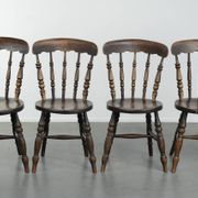 Set of 4 antique English wooden Windsor pub/bistro chairs from 19th century