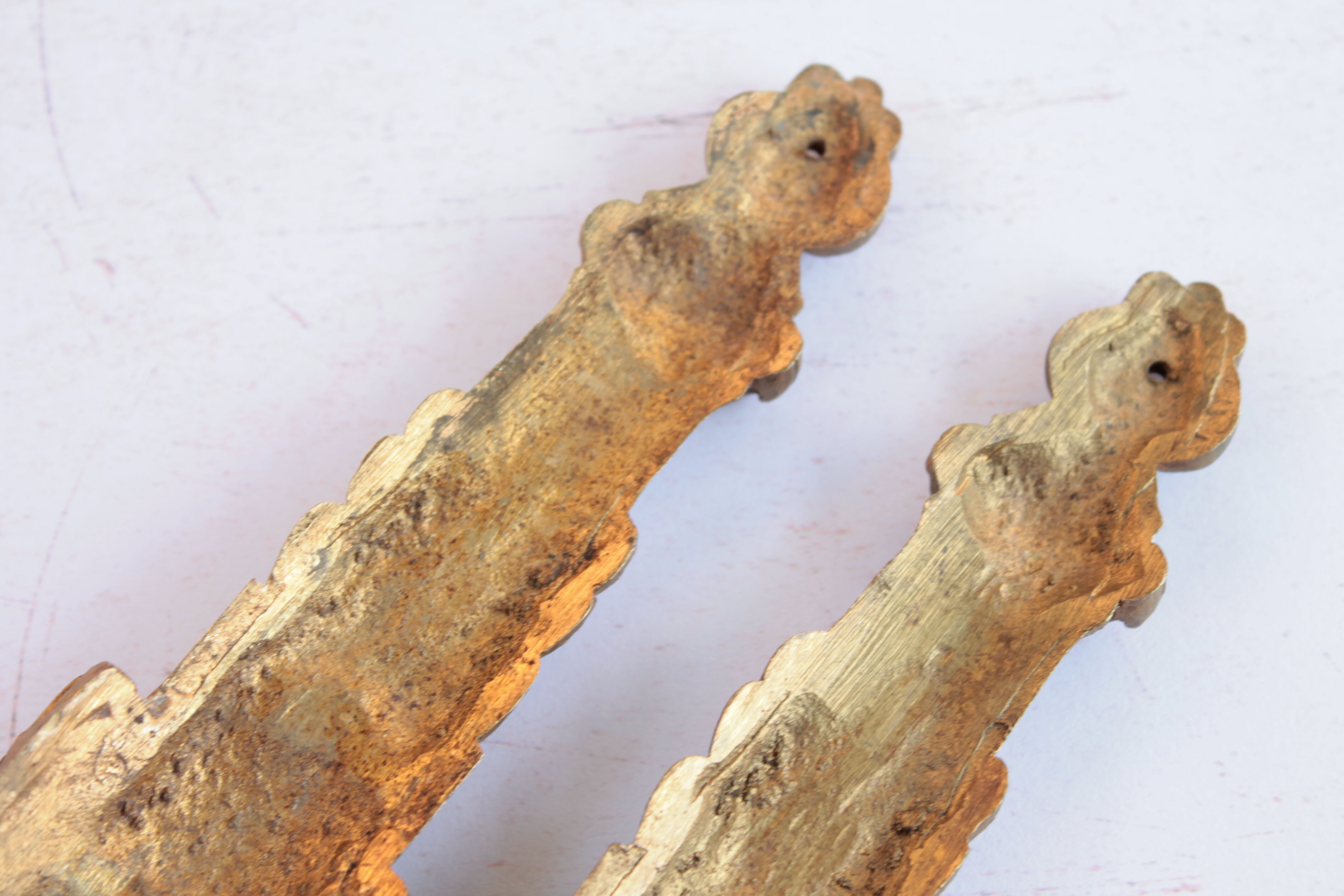 2 ornaments of bronze furniture bases