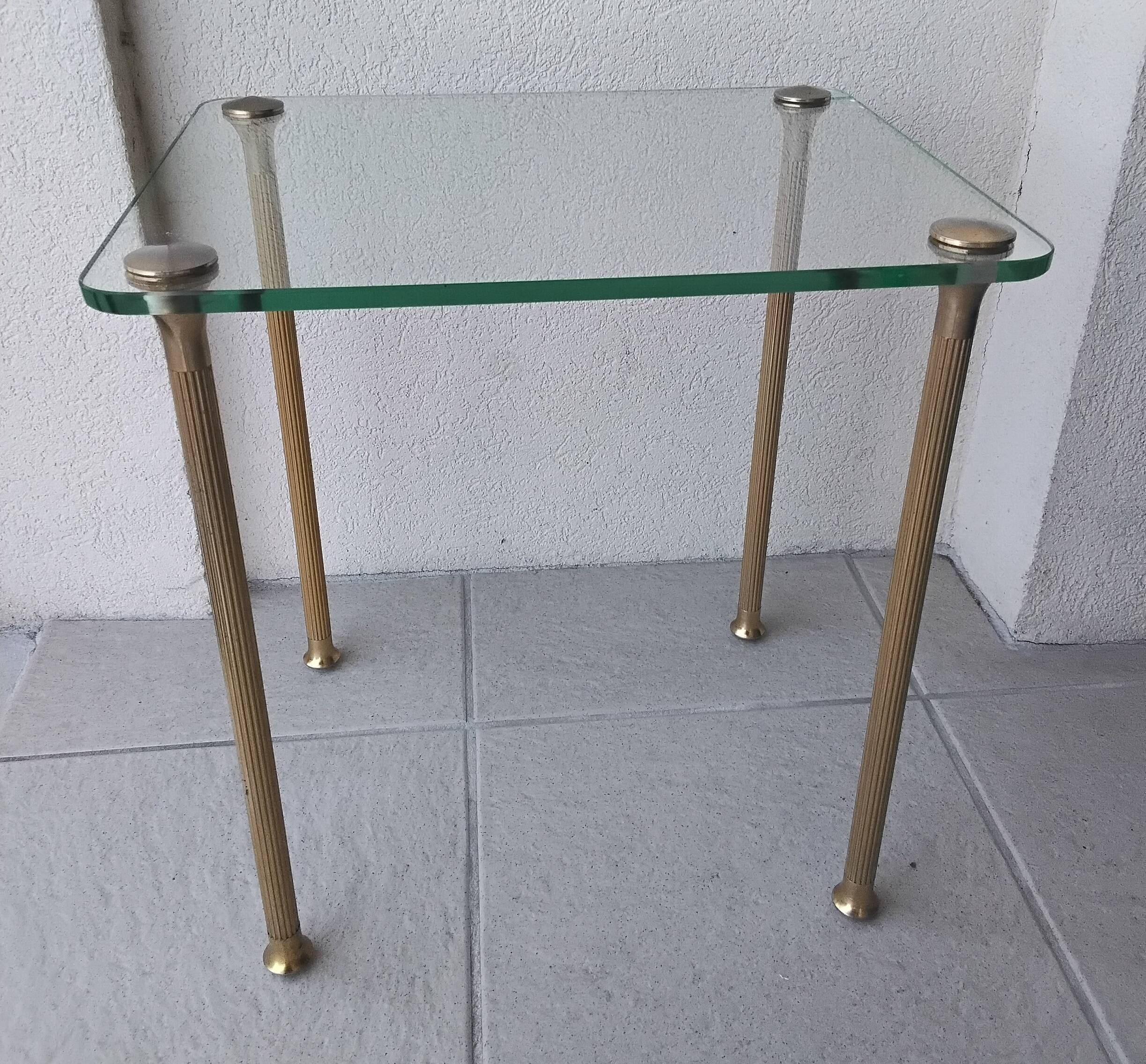 Tables gigognes en laiton et verre