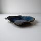 Vide poche Raku bleu indigo en céramique émaillée française