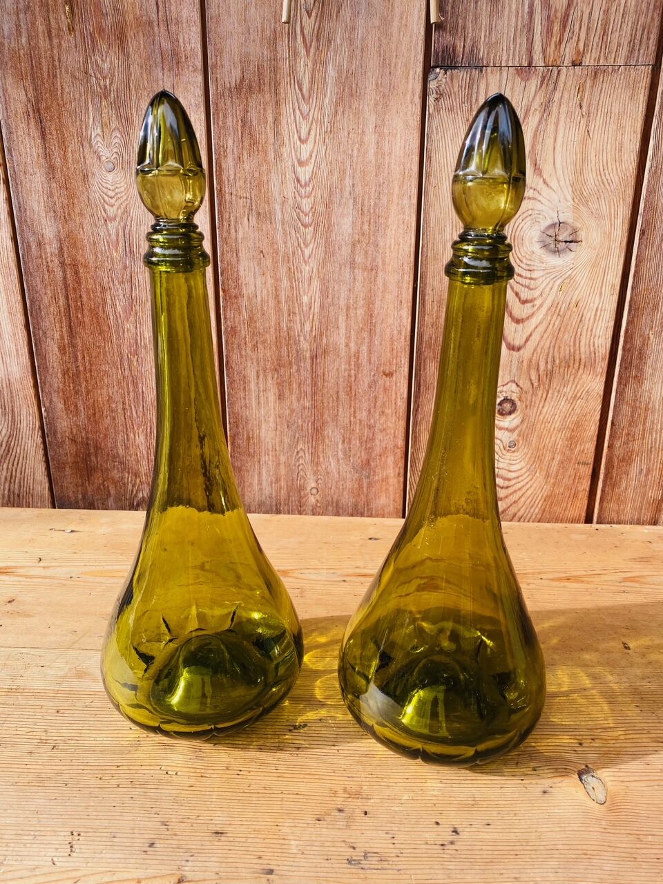 Duo of Italian decanter in green glass.