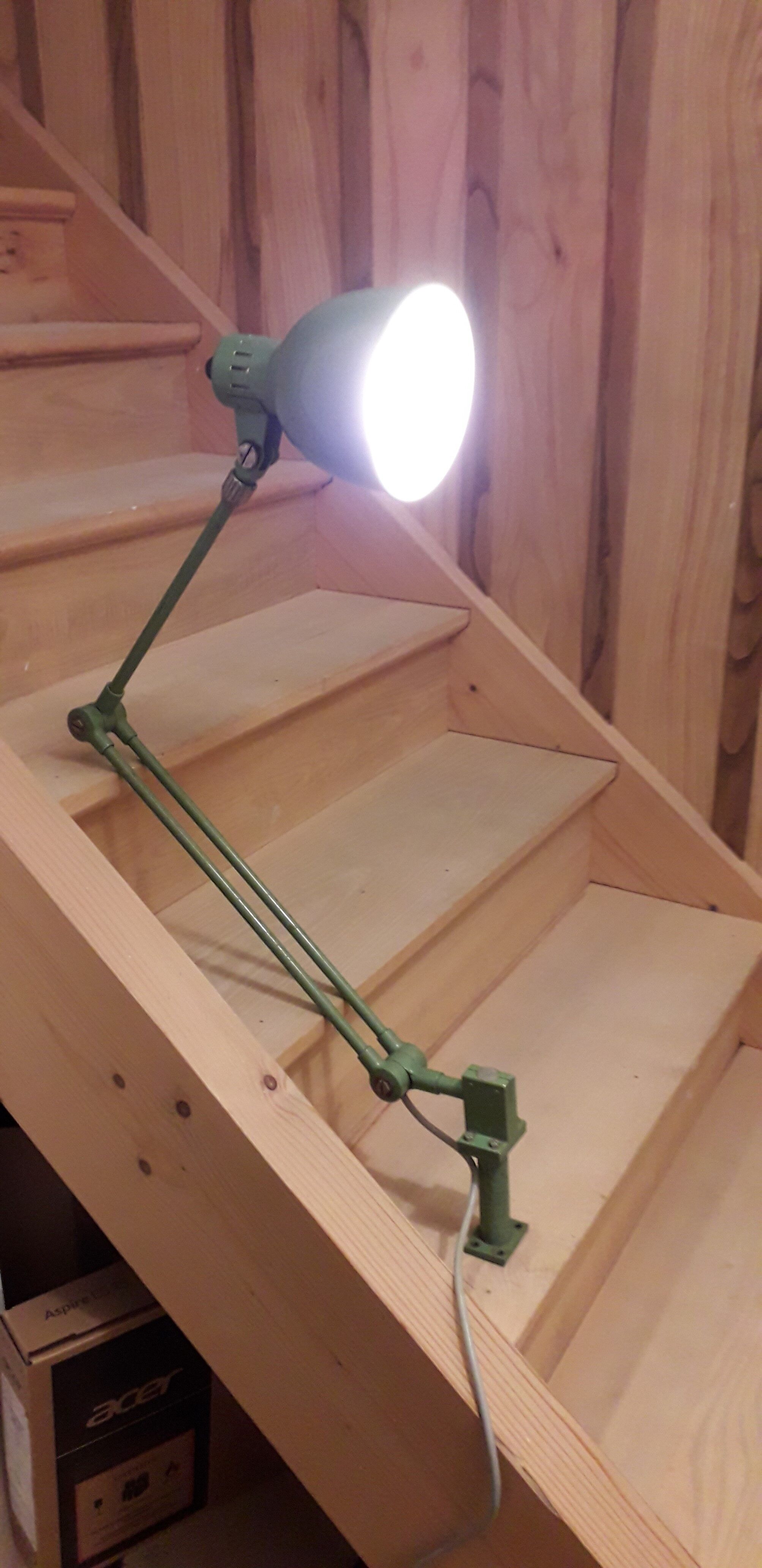 Workshop 2 articulated lamp arms