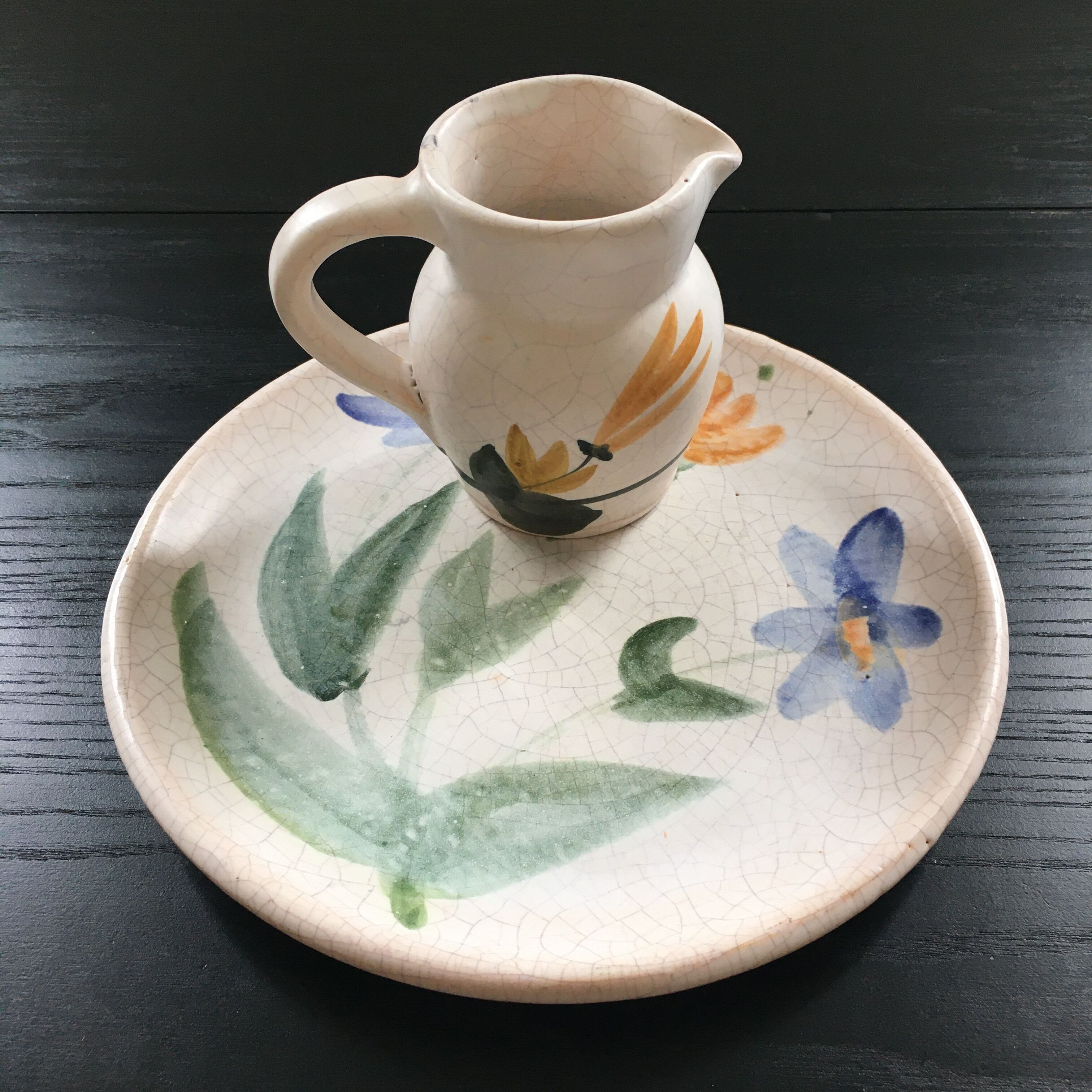 Set plate and jug with floral decoration.