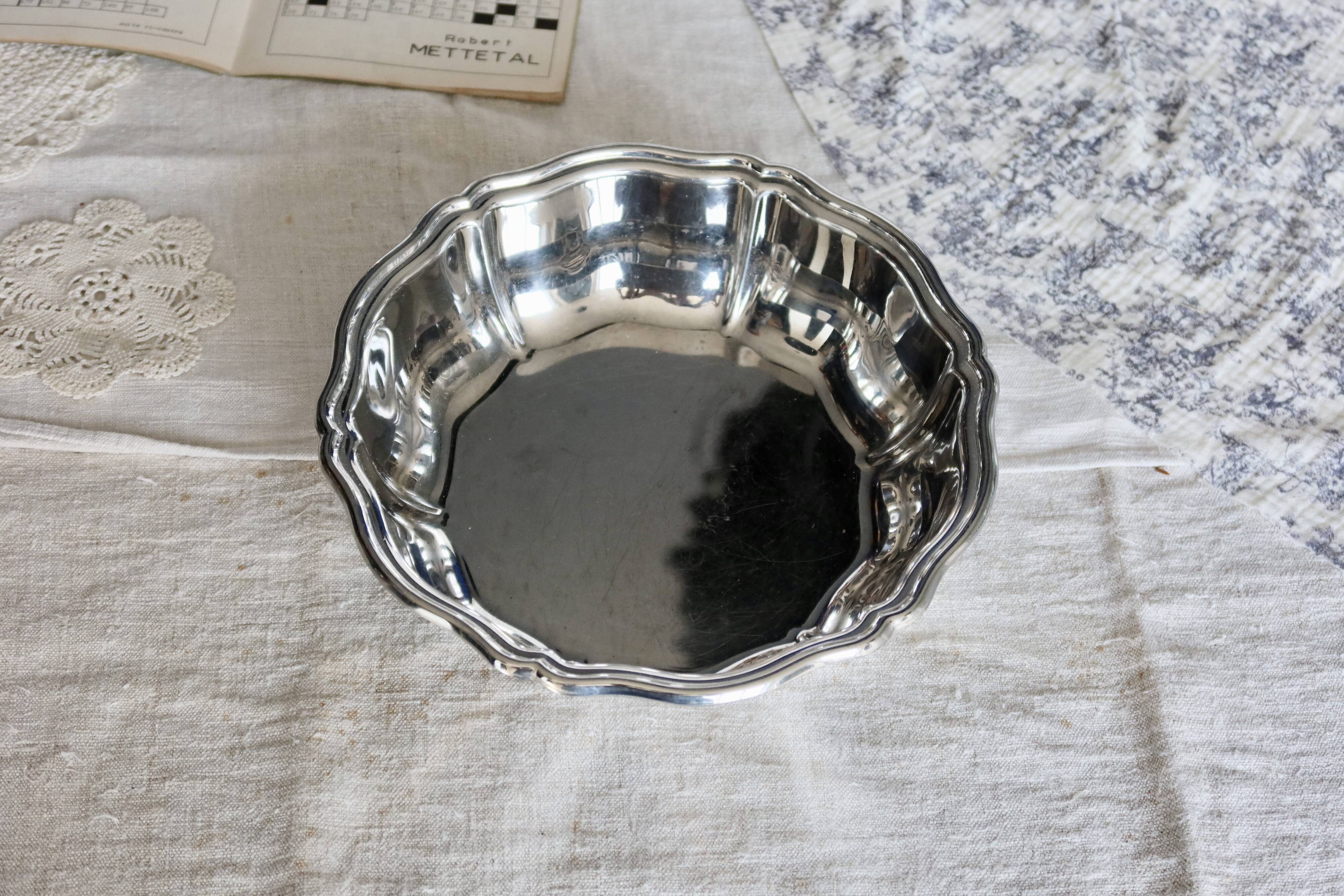 Vintage silver-plated metal salad bowl with gadrooned edge