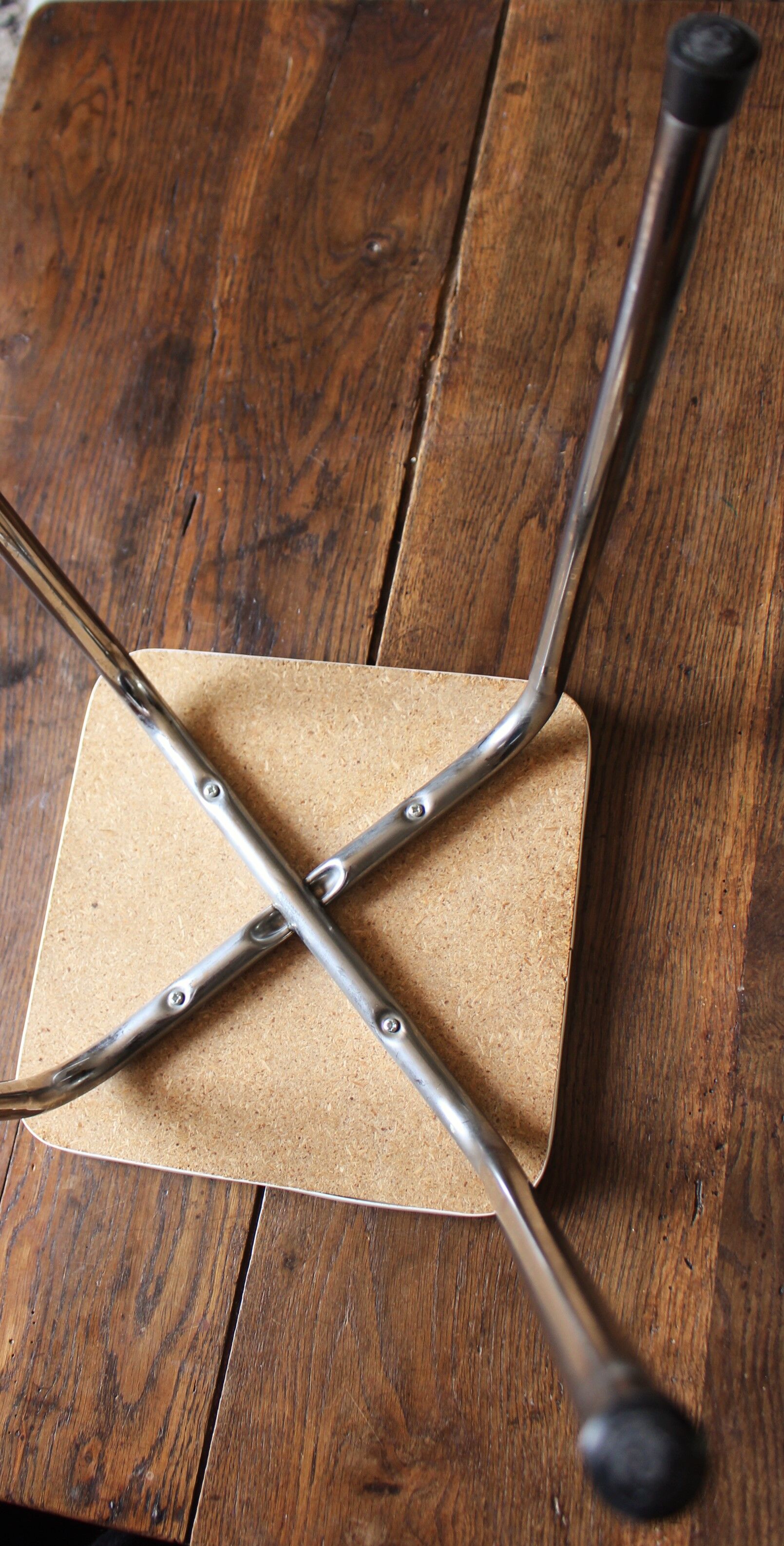 Stool formica light gray stripes
