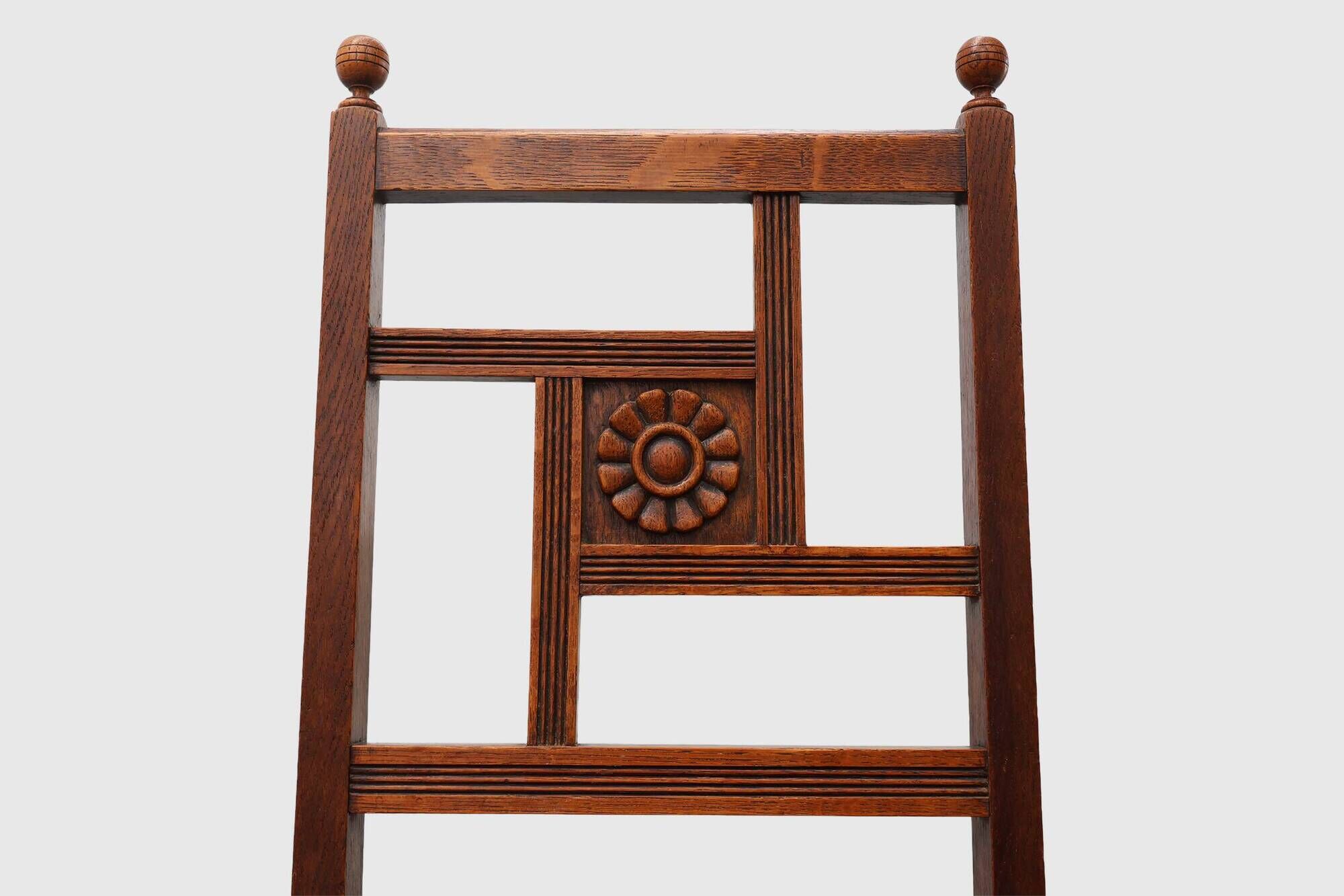 Art Deco oak side chair with carved rosette back and turned front legs, Bel