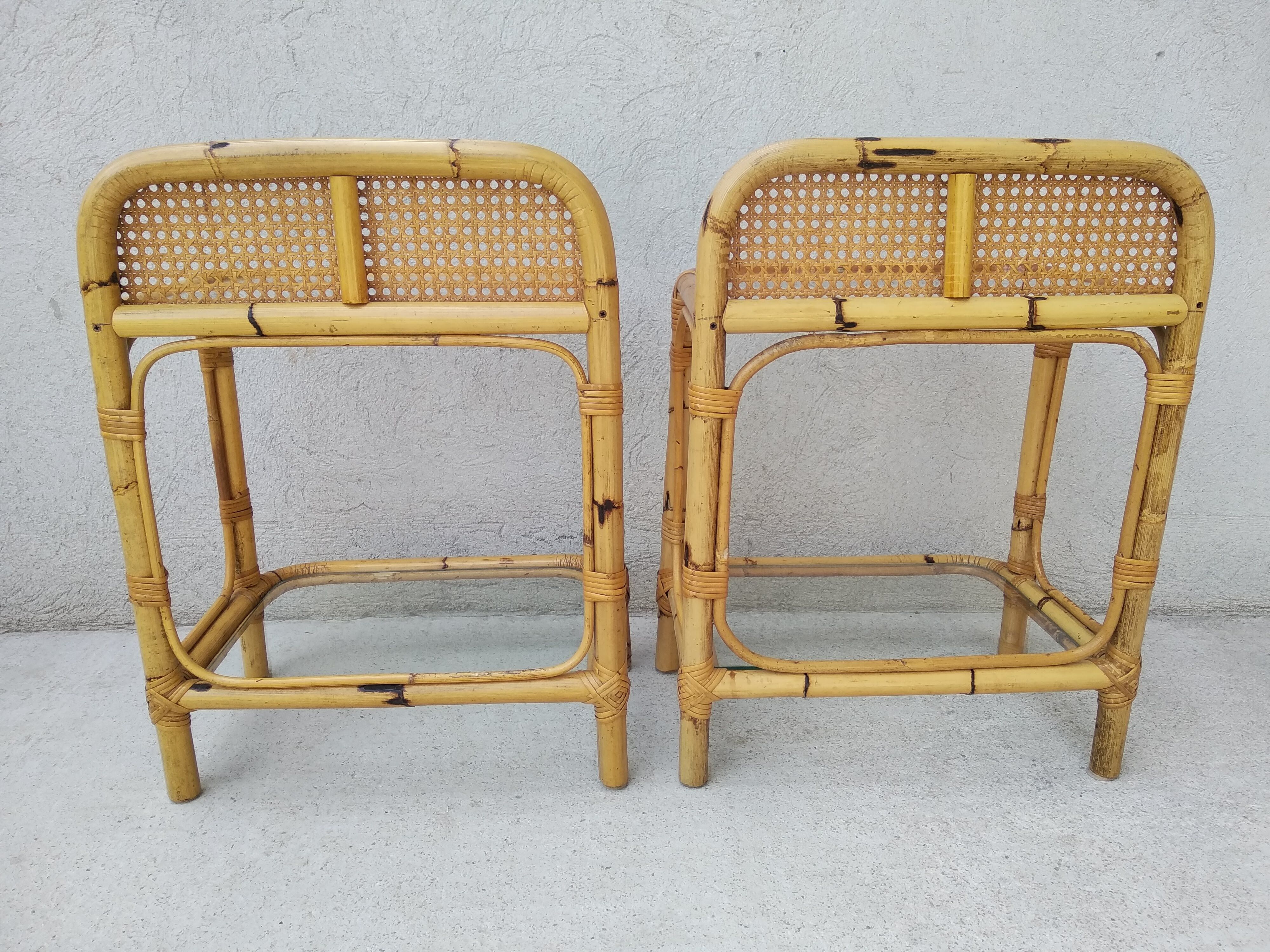 Paire de chevets vintage rotin et verre