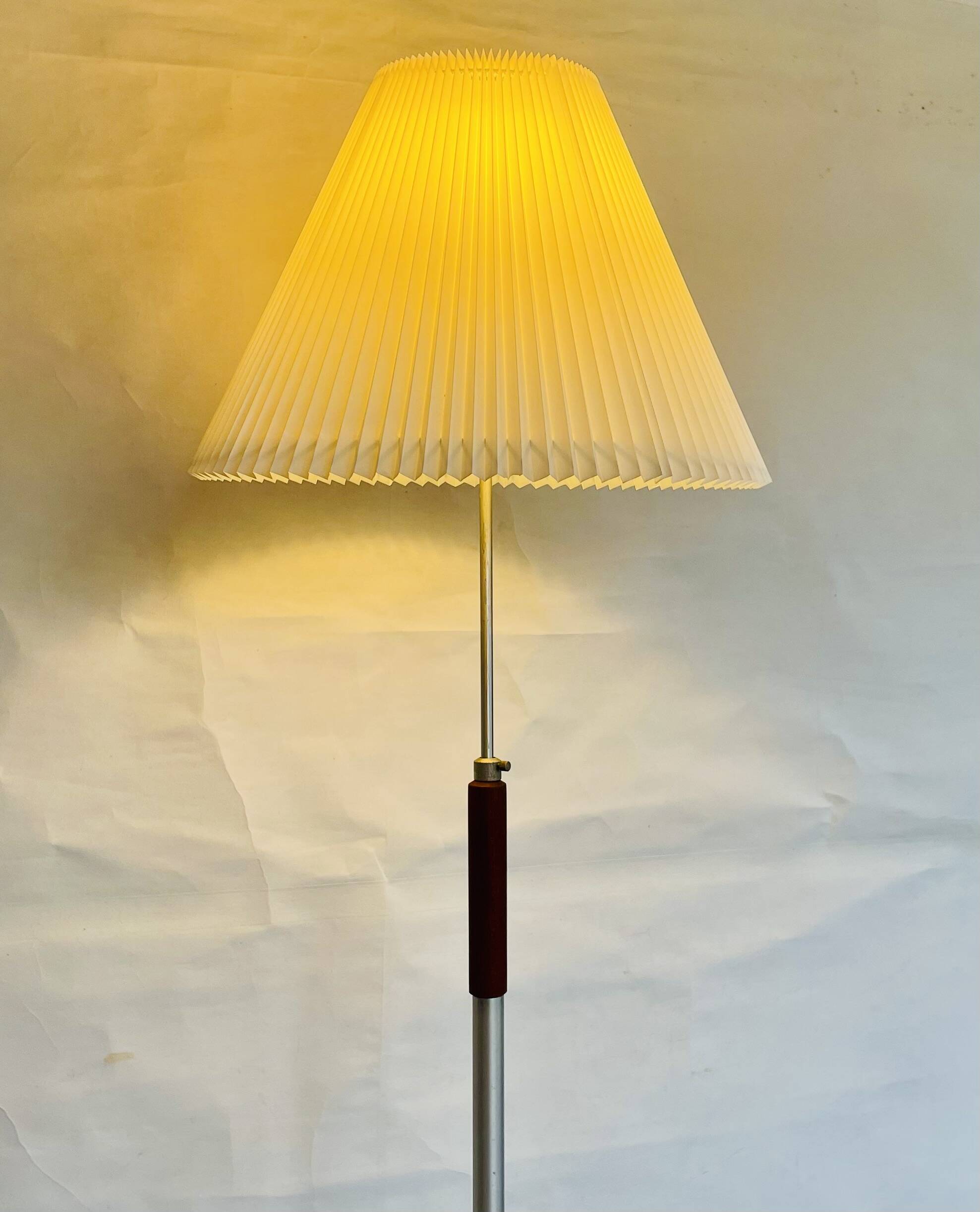 Mid-century floor lamp in teak and aluminum design w/ shade - Denmark 1960s