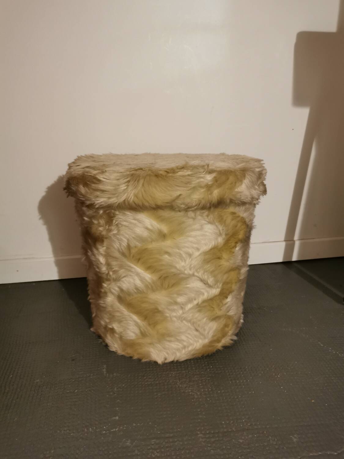 Vintage pouf in toupee