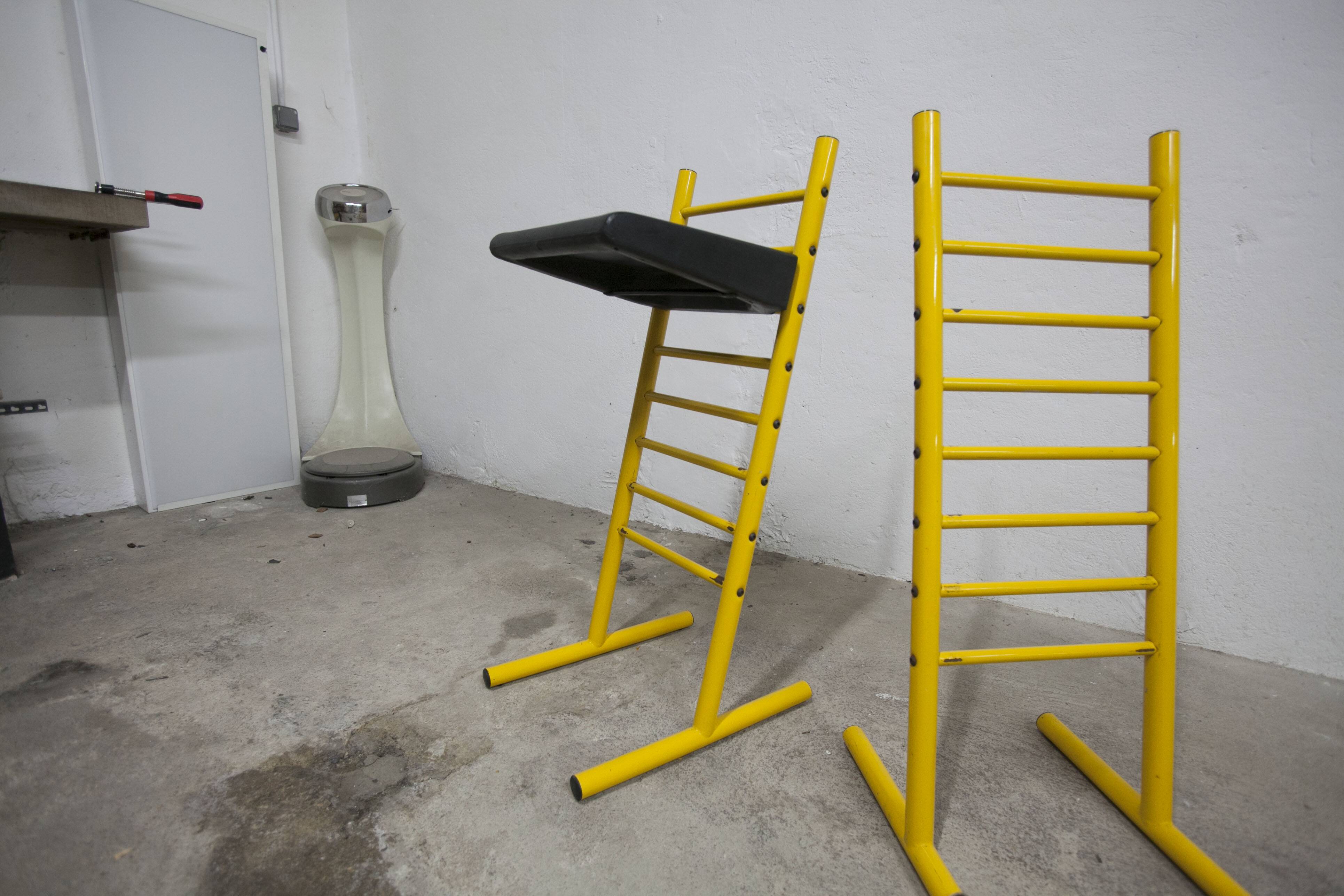 Pair of adjustable Italian bar stools in lacquered yellow and black