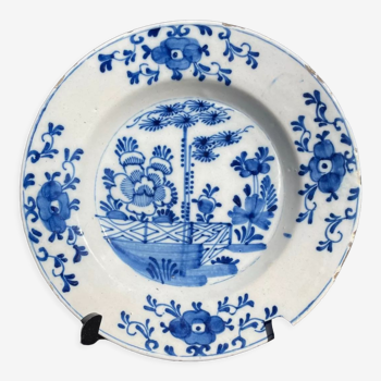 Delft XVIIIth side earthenware plate