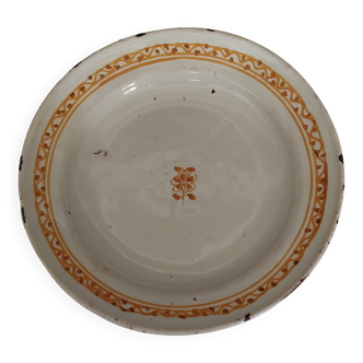 Moustiers earthenware plate, early 19th century
